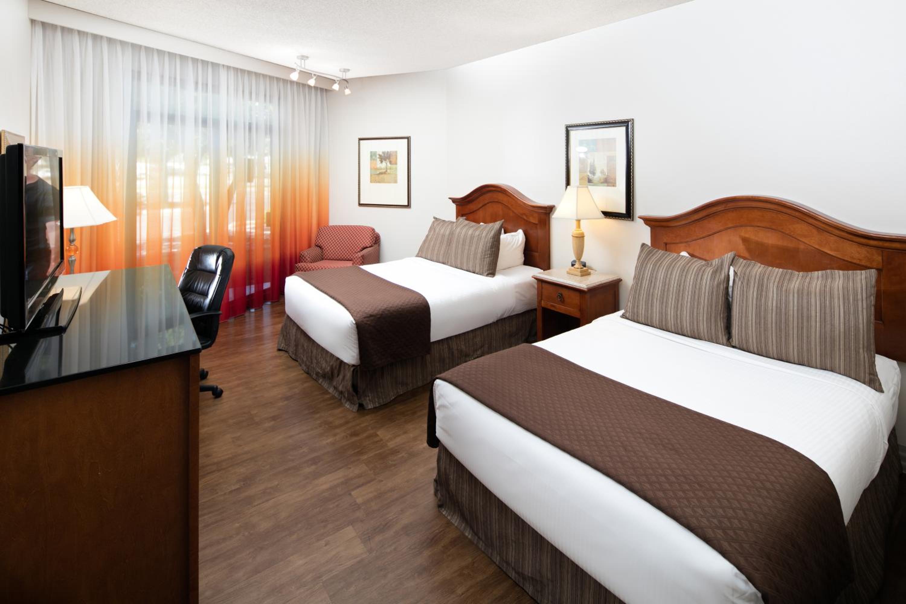 Double Room with Two Double Beds - Photo 3