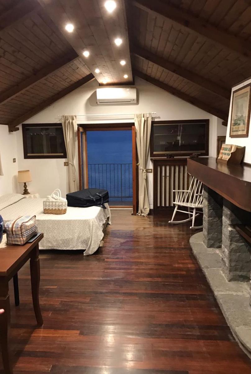 Queen Room with Balcony photo 2