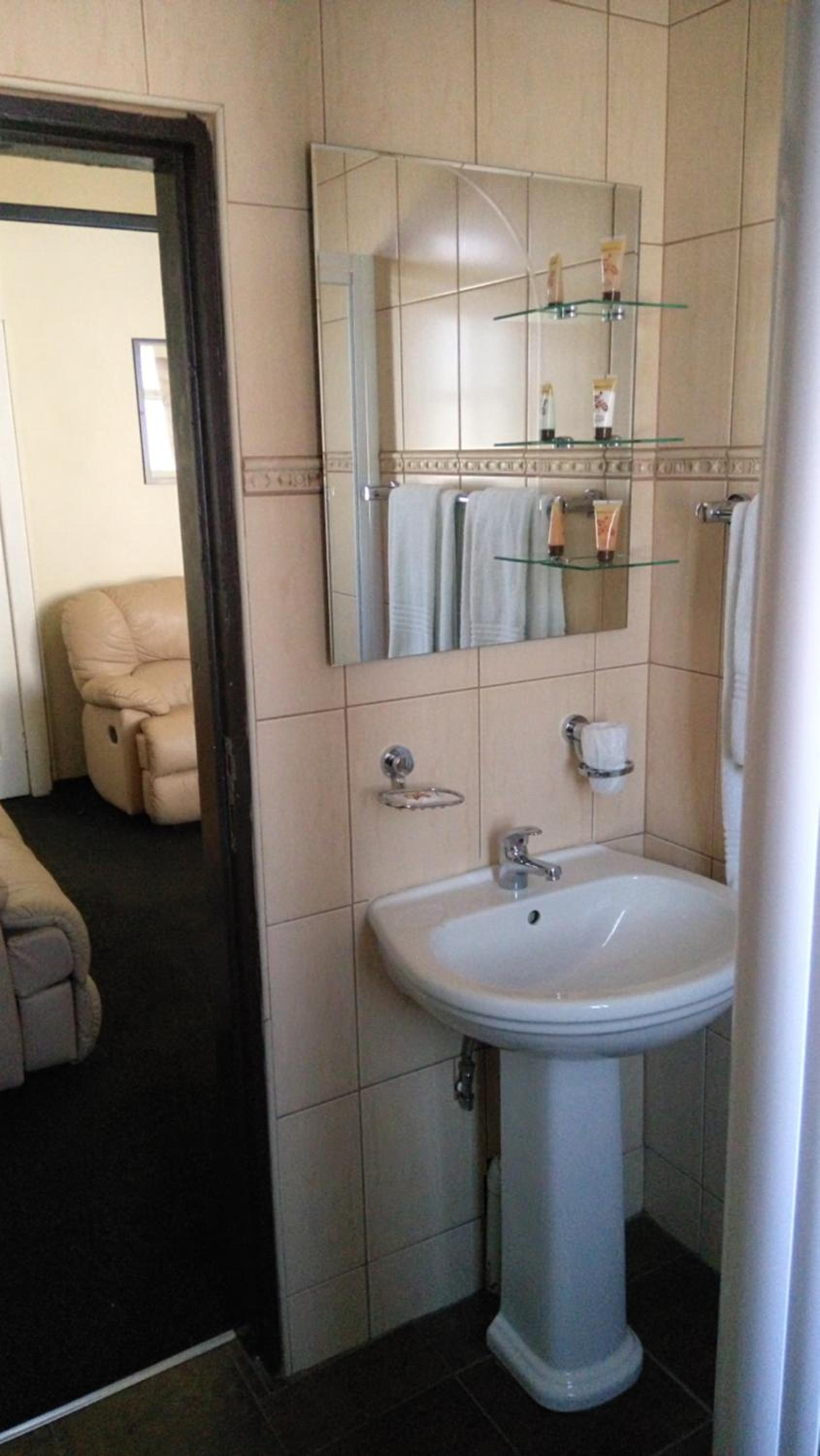 Queen Suite photo 2