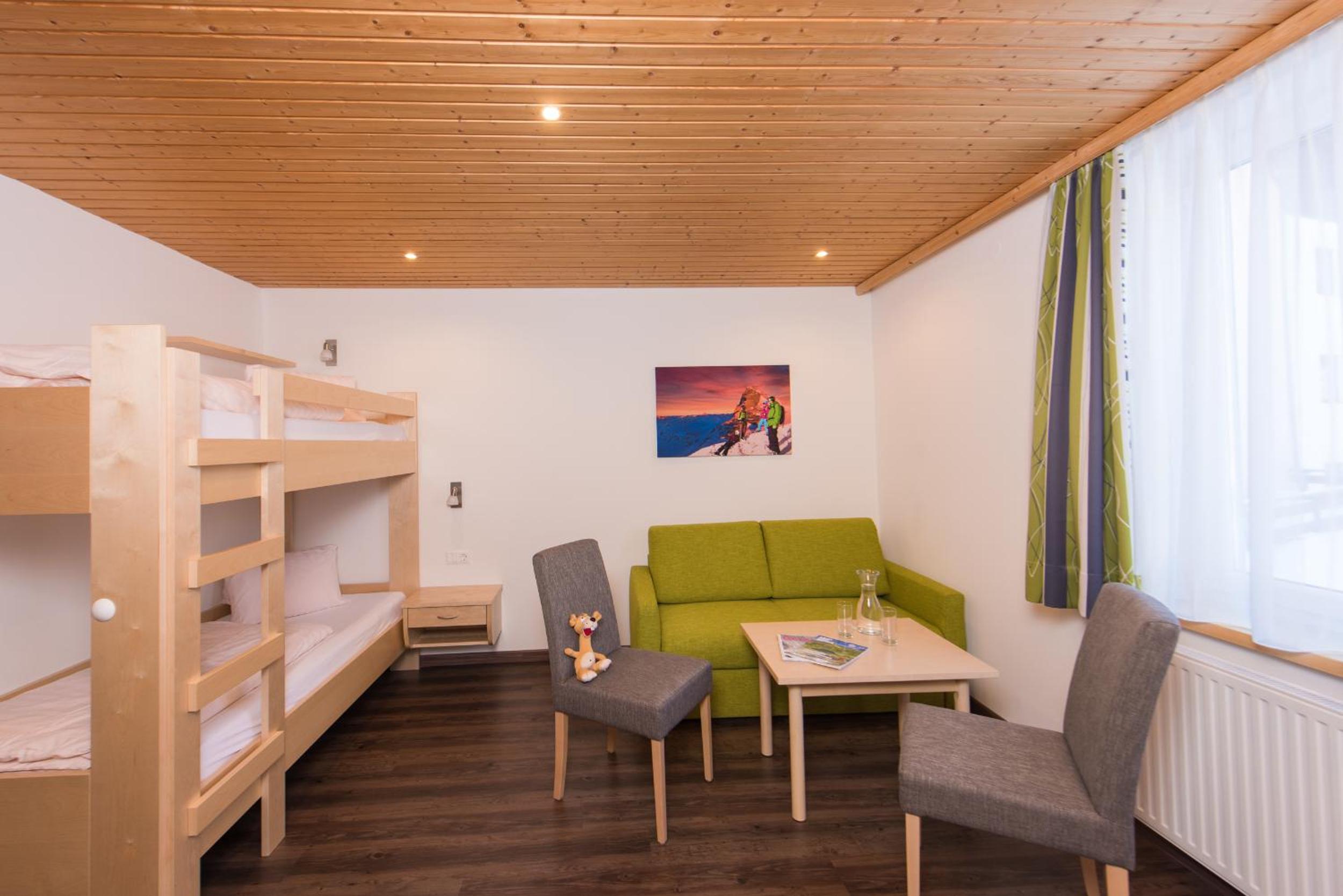 Family Room (2 Adults + 2 Children) - Photo 10
