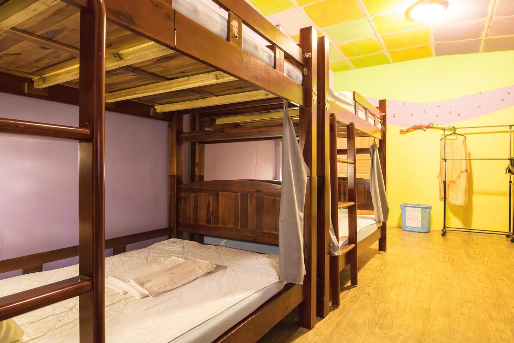Single Bed in 8-Bed Mixed Dormitory Room photo 3