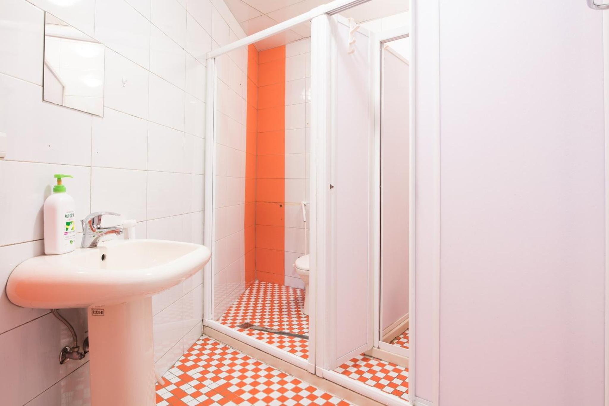 Quadruple Room with Private Bathroom photo 2
