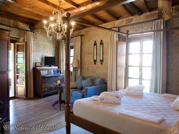 Deluxe Double Room with Balcony photo 3