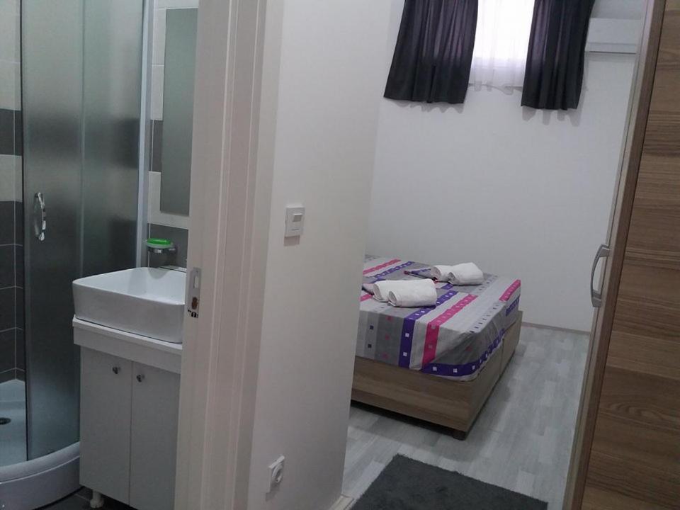 Twin Room with Bathroom photo 1