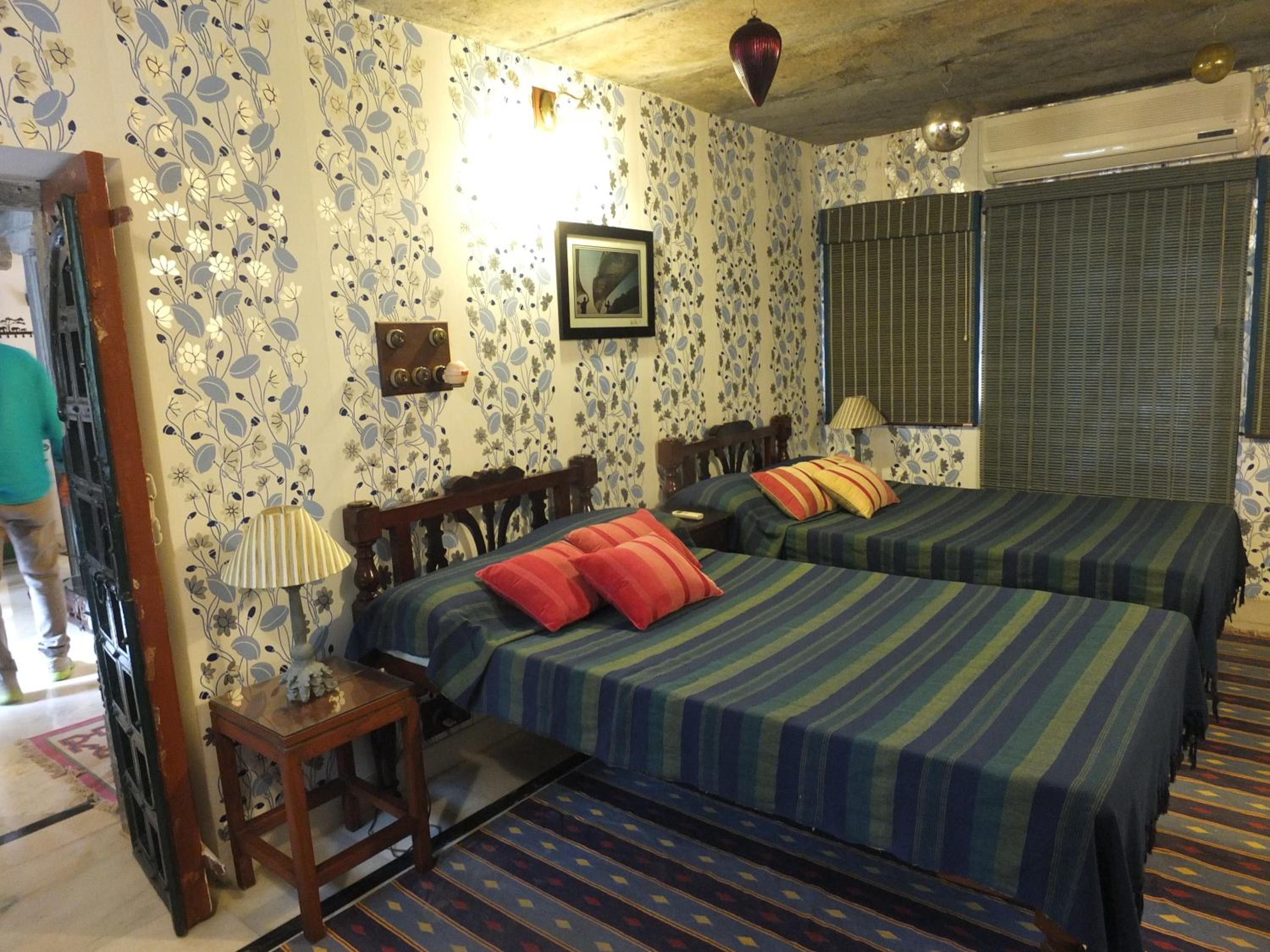 Suite with Pool View - Photo 2