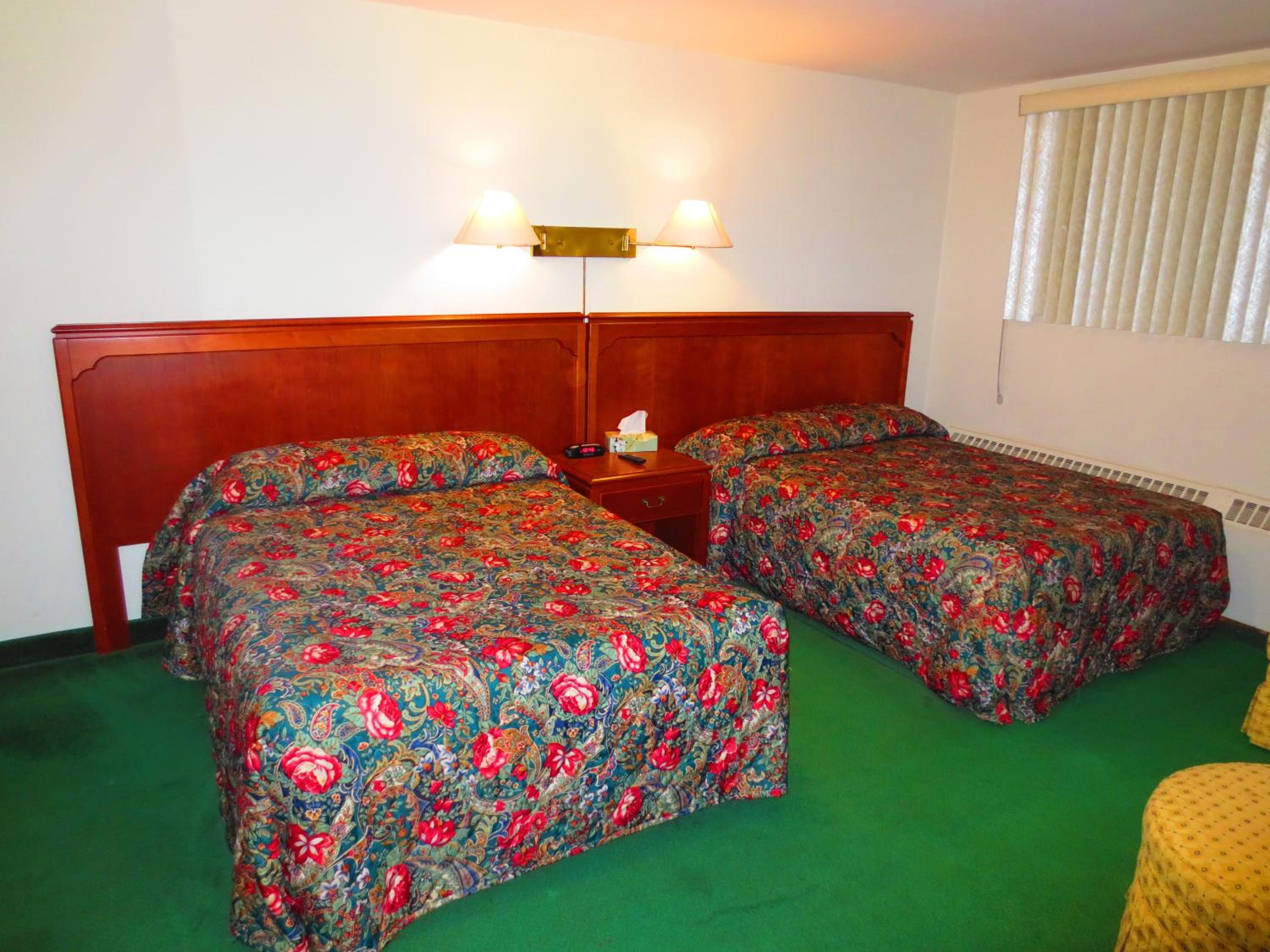Queen Room photo 2