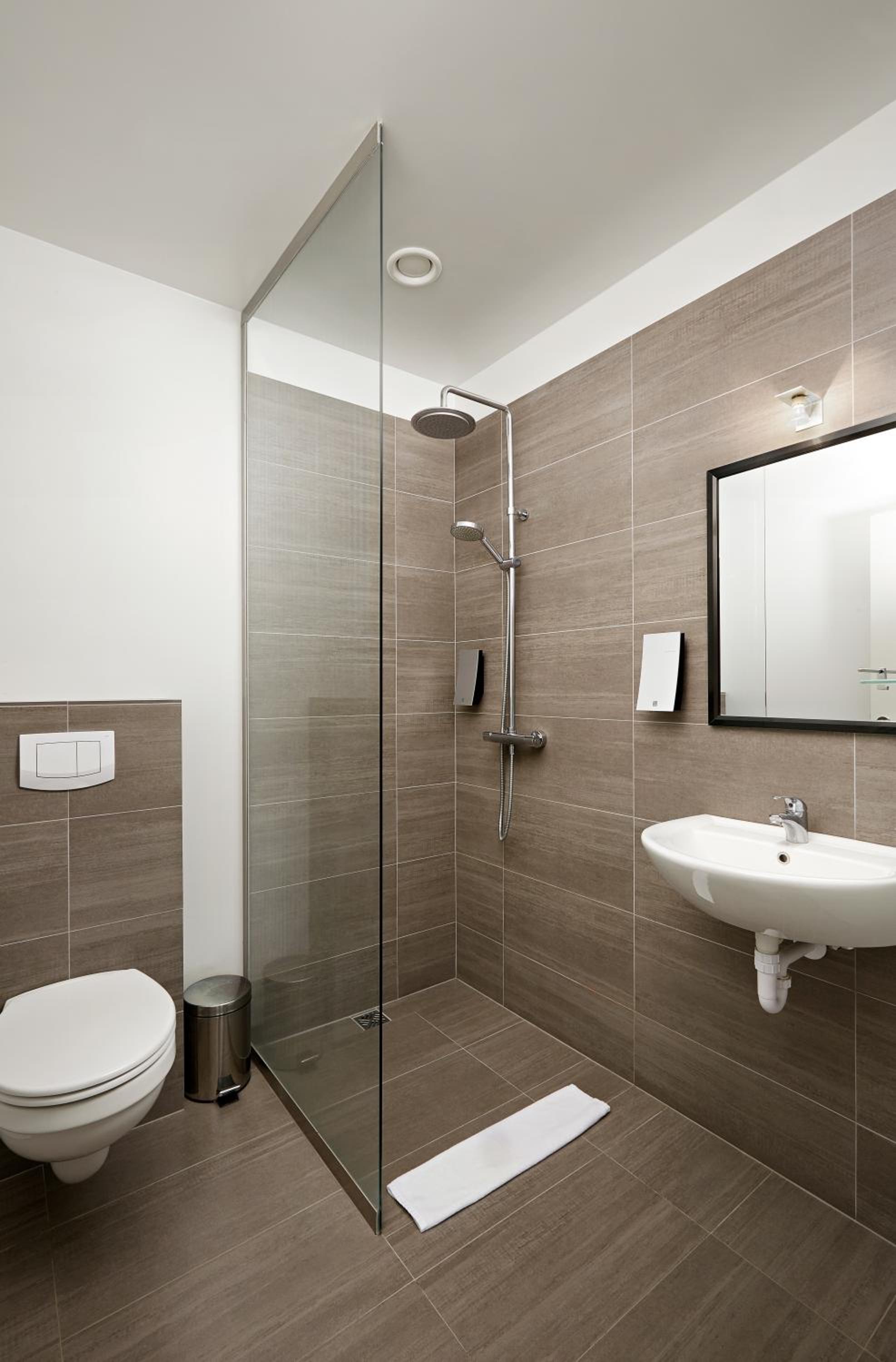 Triple Room with Private Bathroom - Photo 2