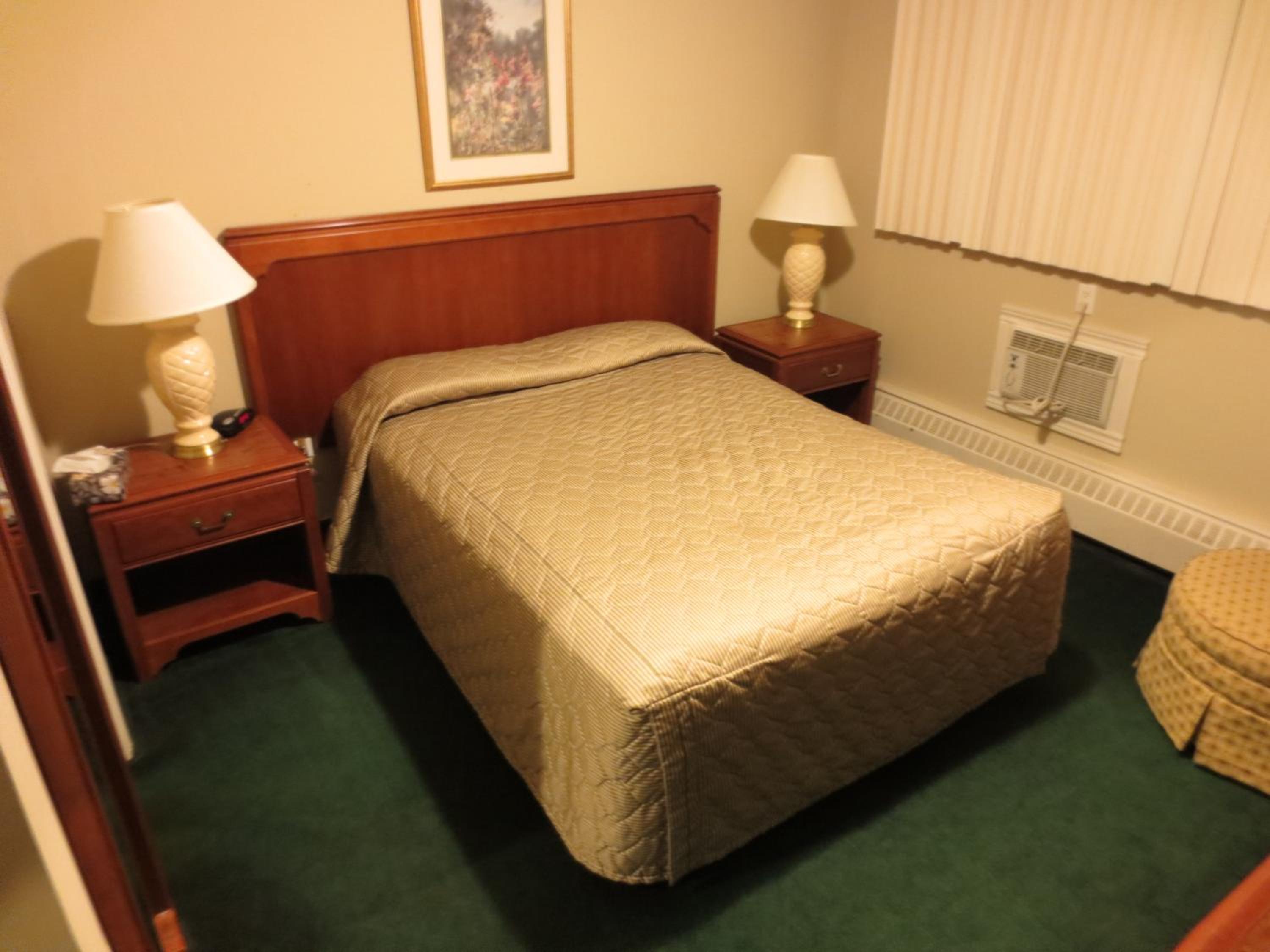 Queen Room - Non-Smoking photo 1