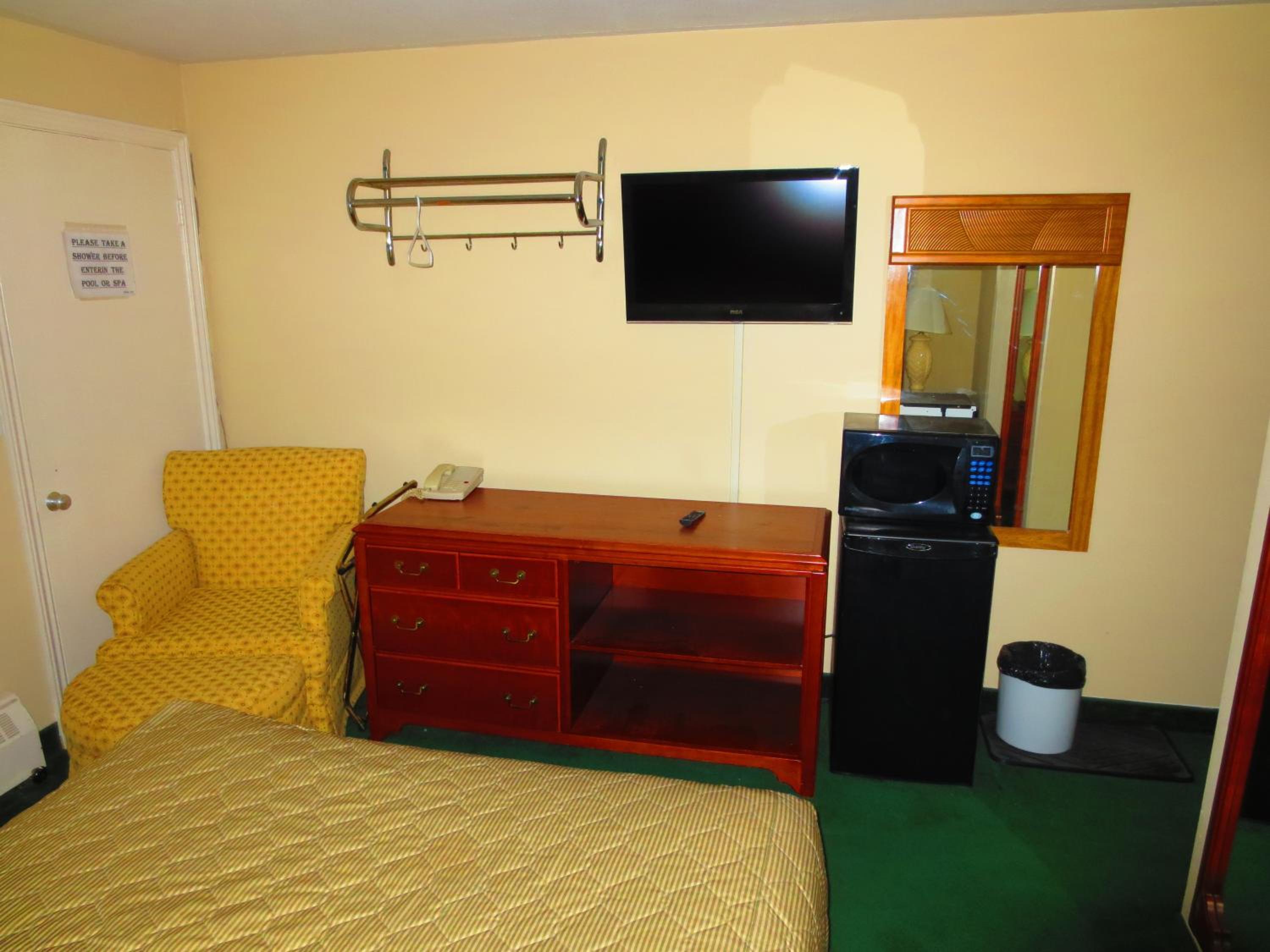 Queen Room - Non-Smoking photo 3