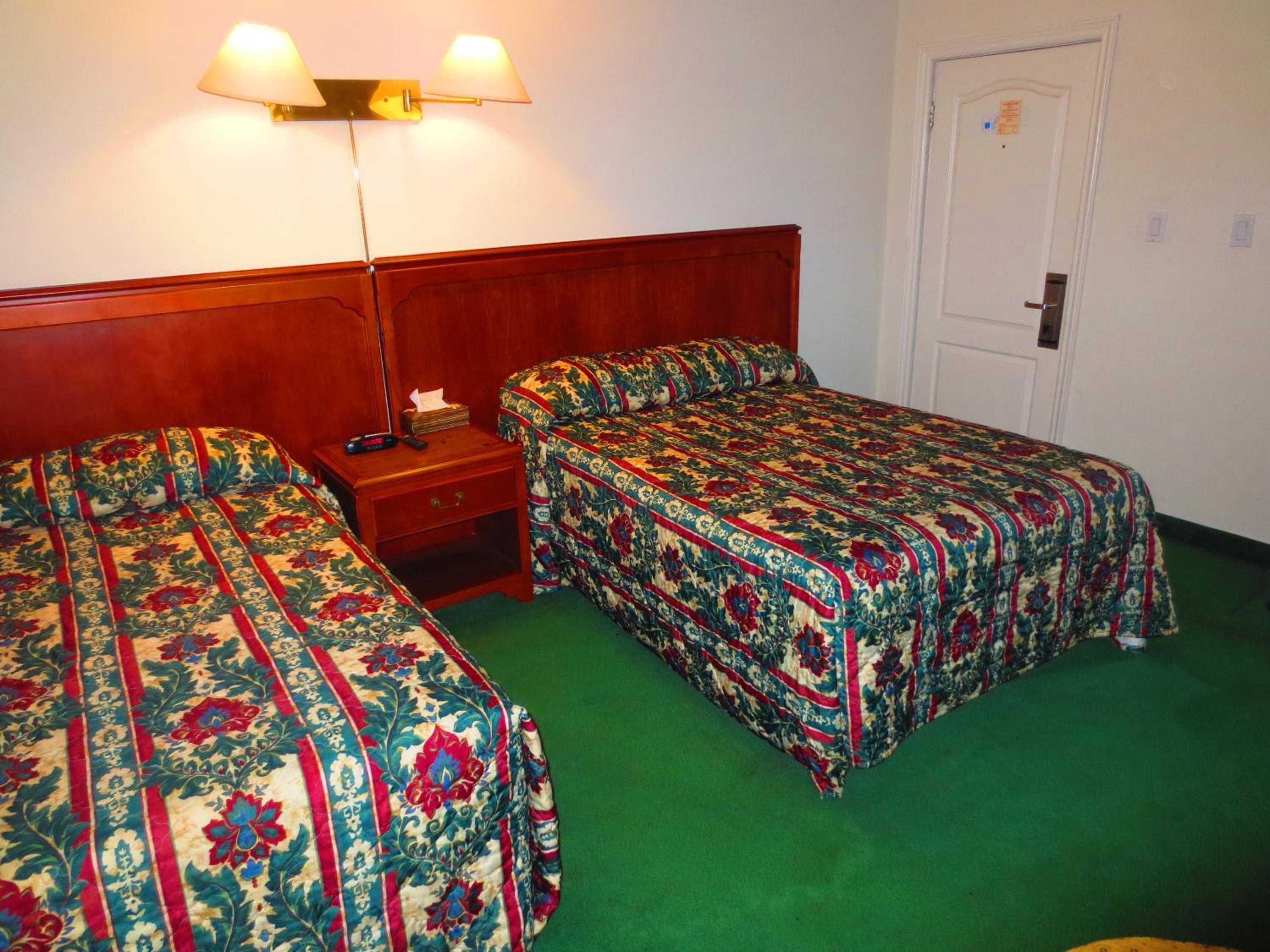 Queen Room photo 3