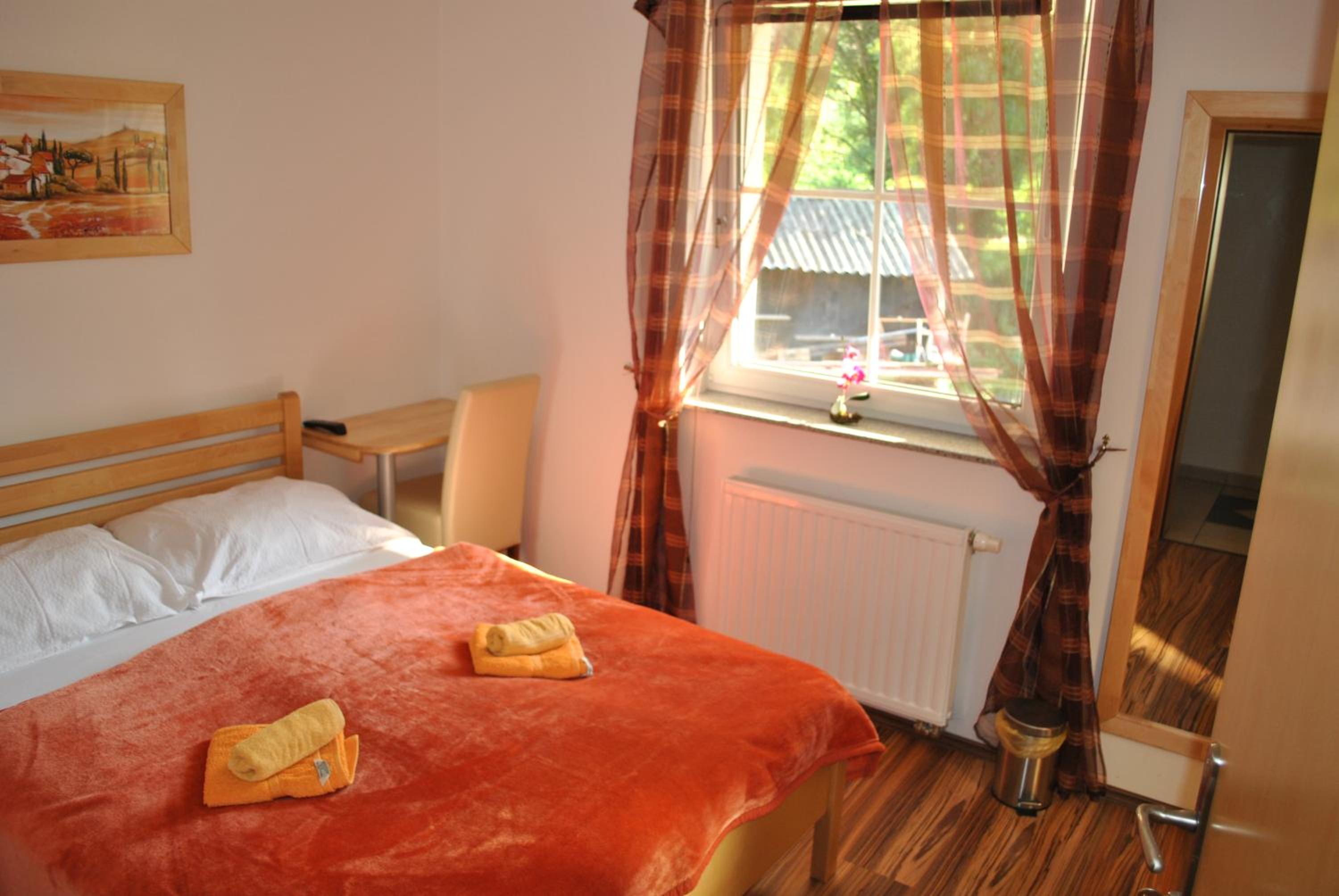 Double Room - Photo 5