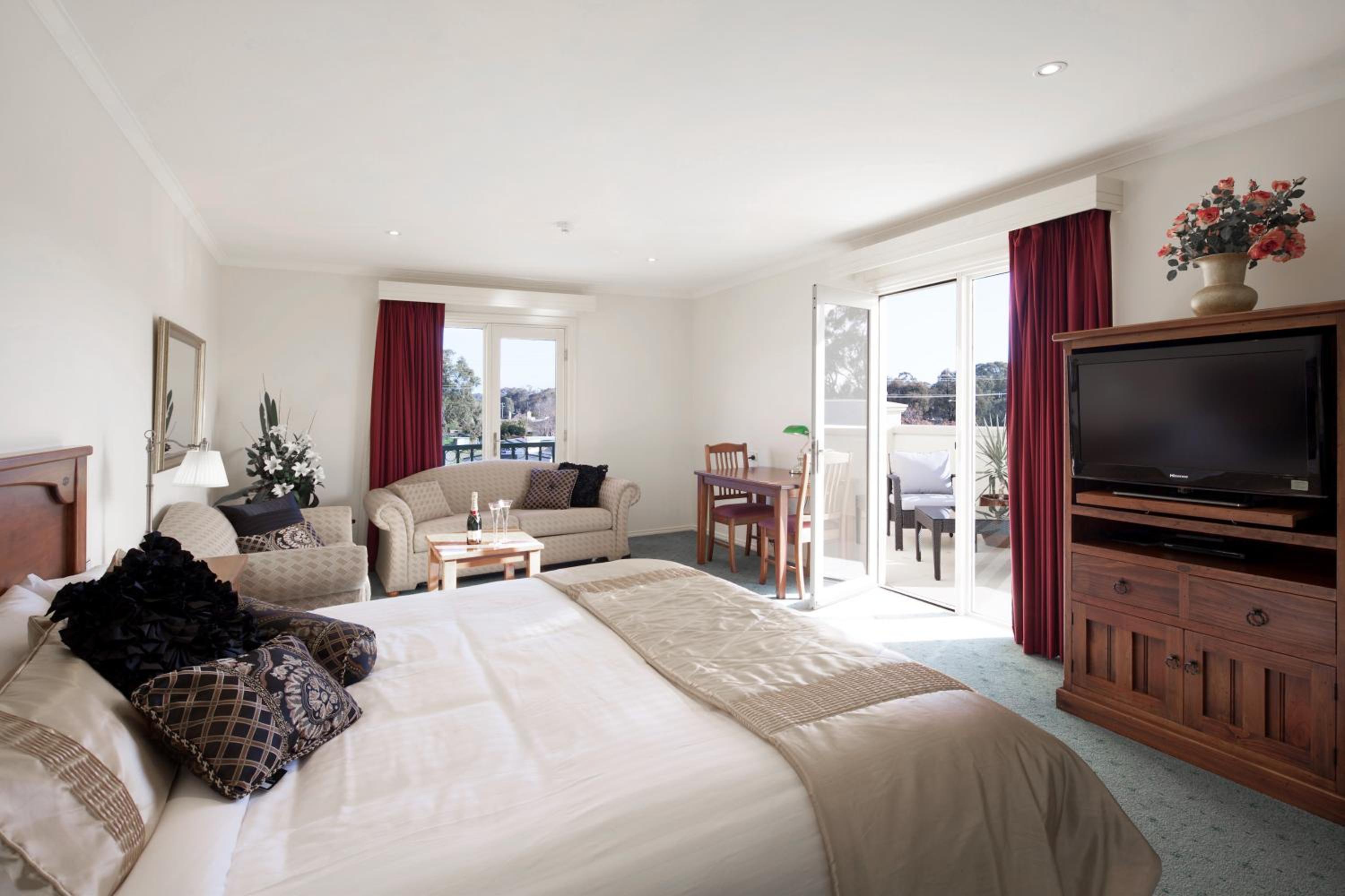Executive King Suite with Spa - Photo 1