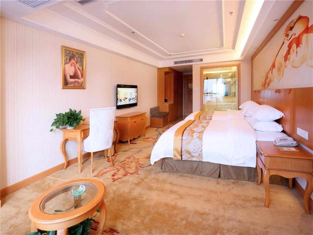 Deluxe Suite - Photo 3