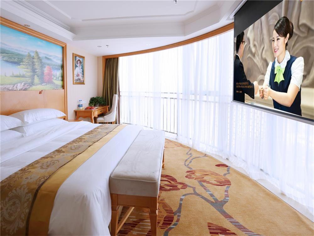 Deluxe King Room photo 2