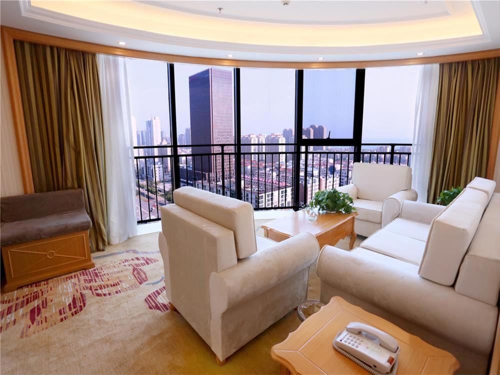 Deluxe Suite - Photo 2