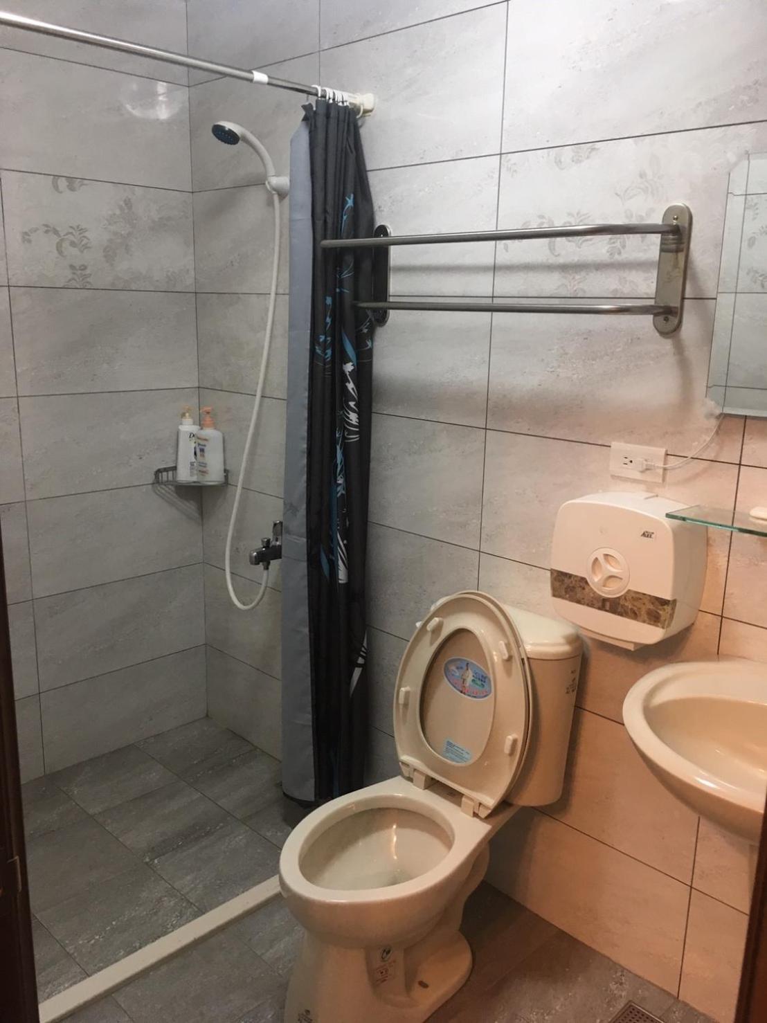 Double Room with Private Bathroom - No window photo 2