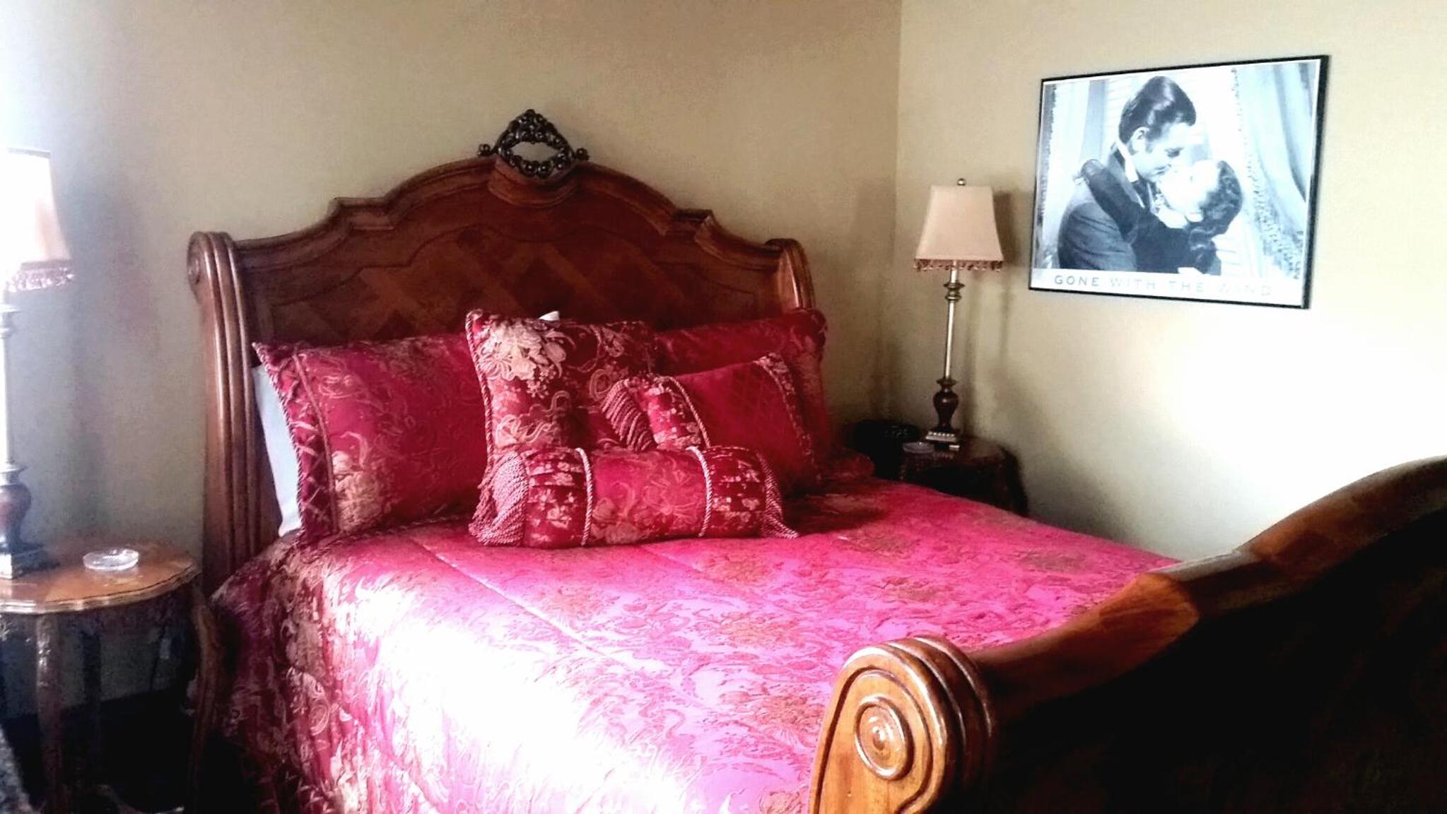 Queen Room photo 1