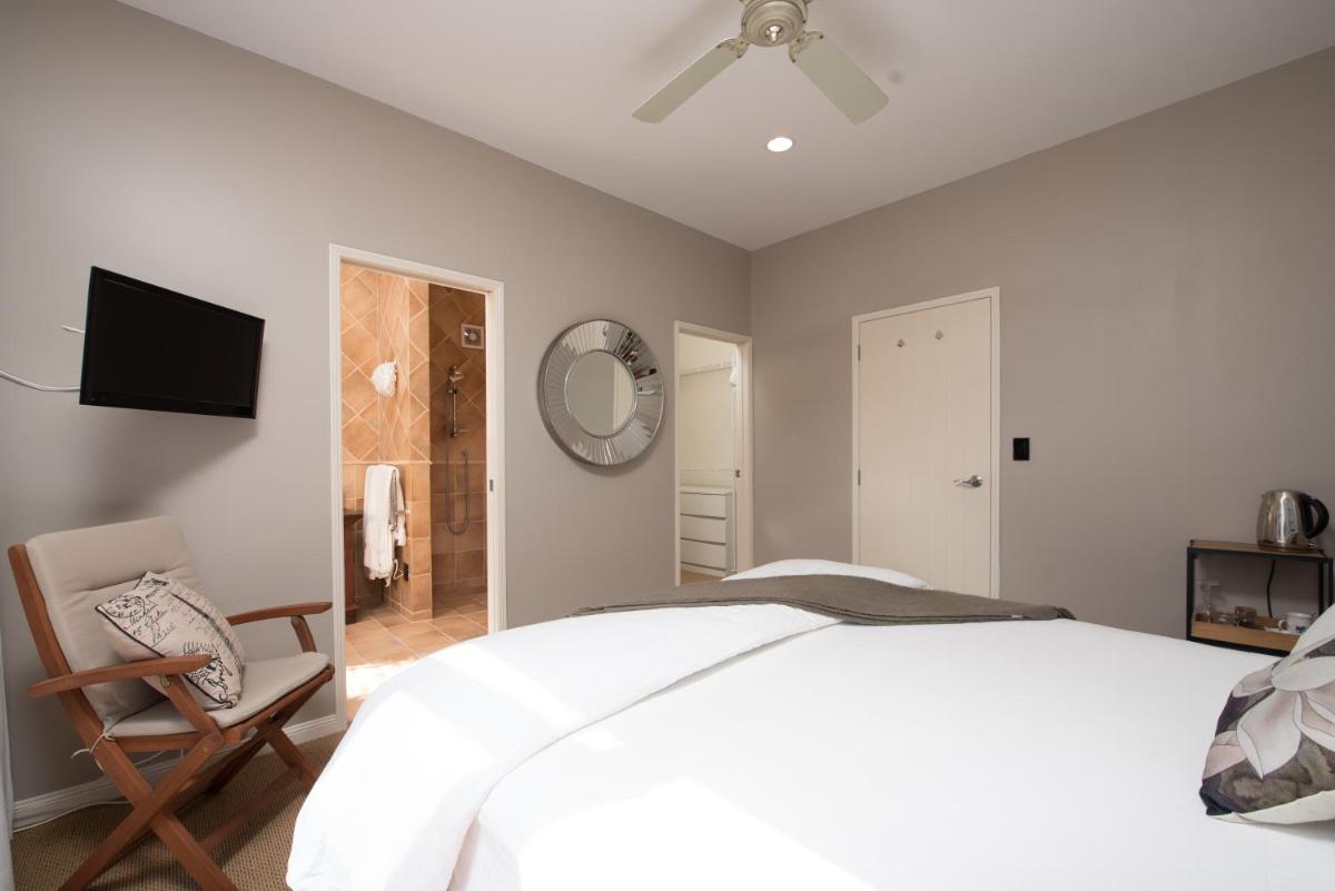 Superior King Suite photo 2