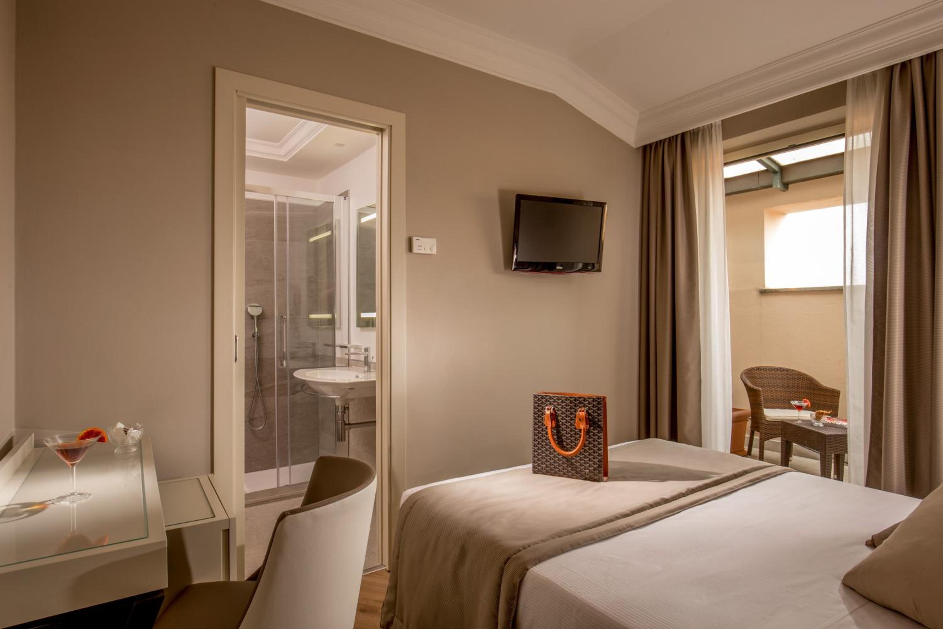 Double Room with Small Double Bed photo 1