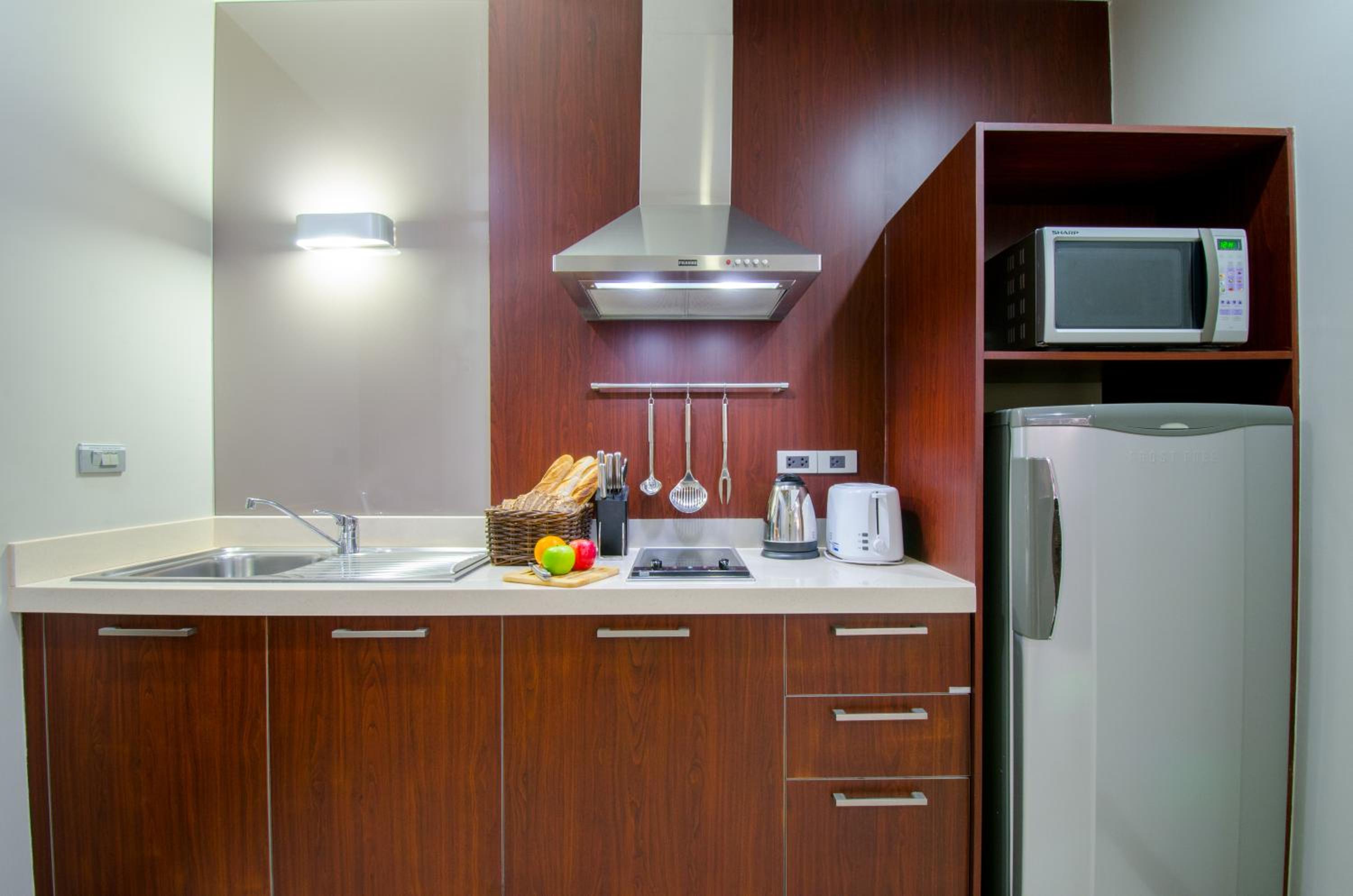 Deluxe King Suite with Living Room and Balcony photo 3