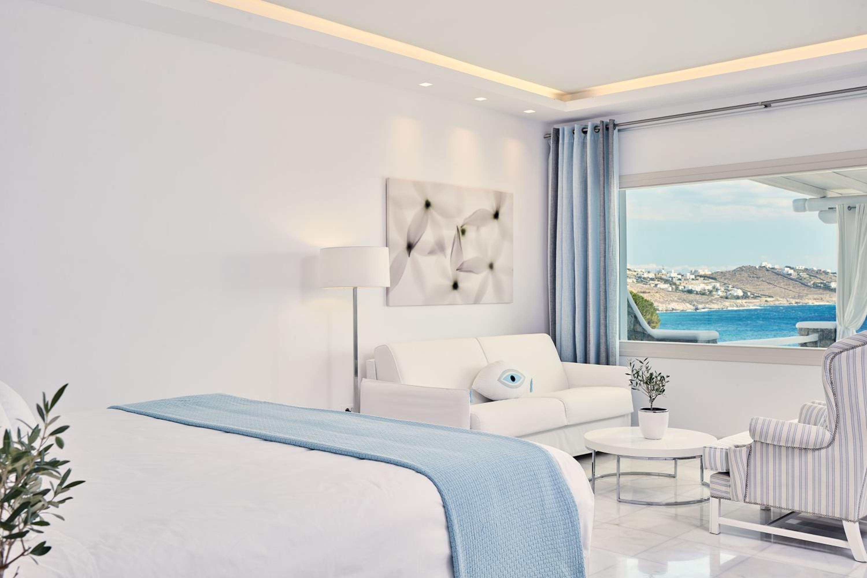 Grand Suite with Sea View and Outdoor Hot Tub - Photo 15