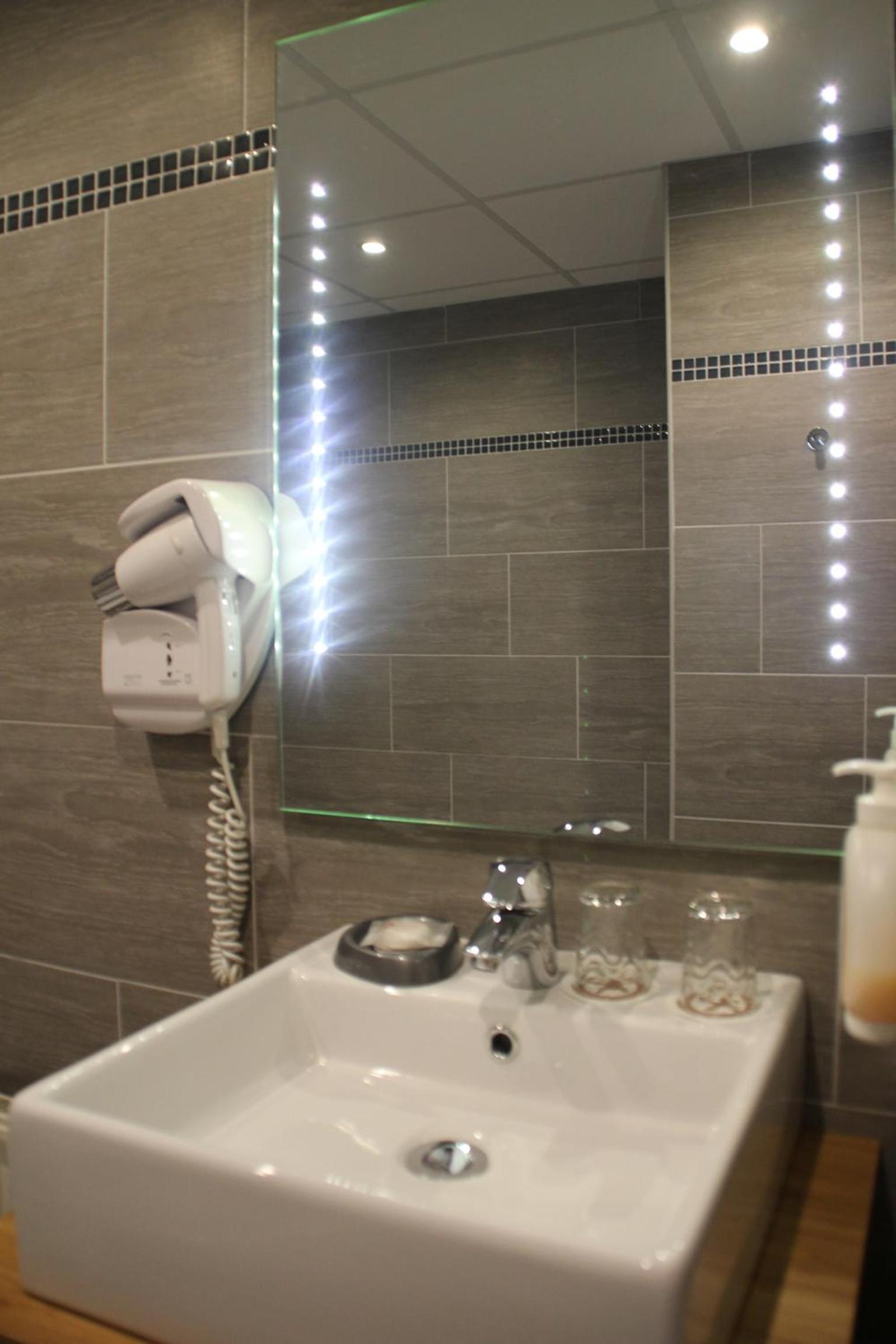 Superior Double Room with Sea View - Photo 9