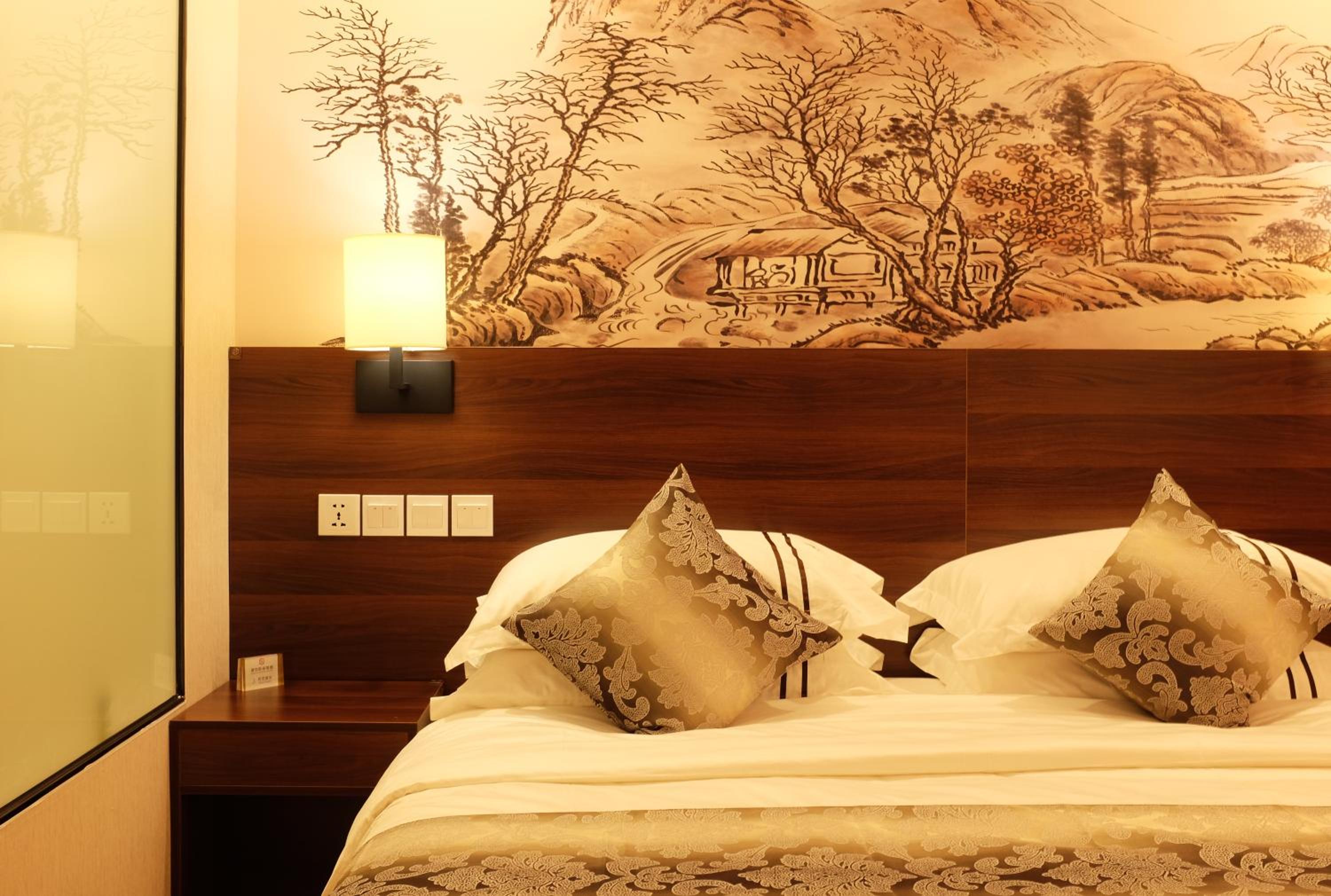 Deluxe Queen Room photo 1