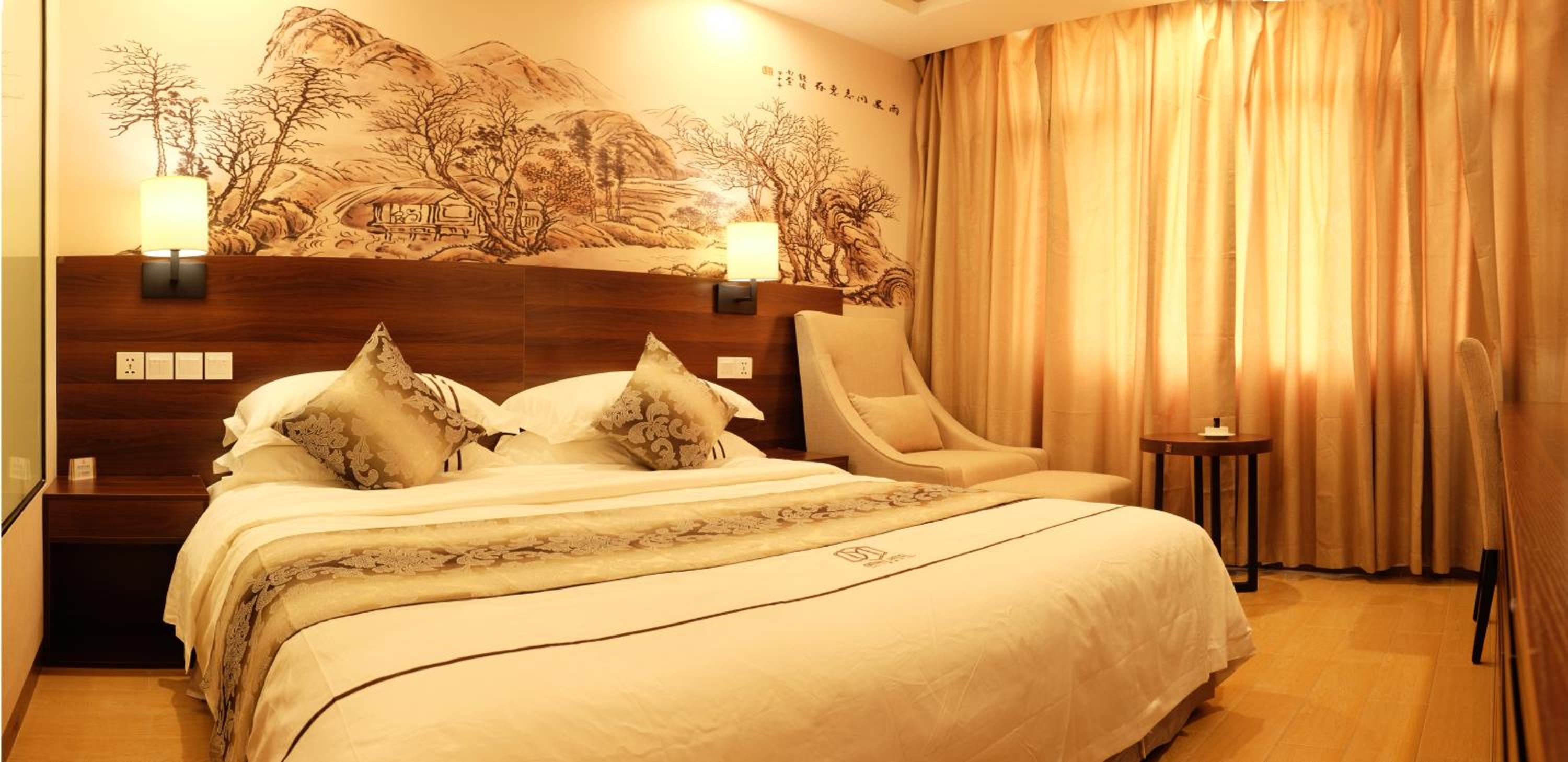Deluxe Queen Room photo 2