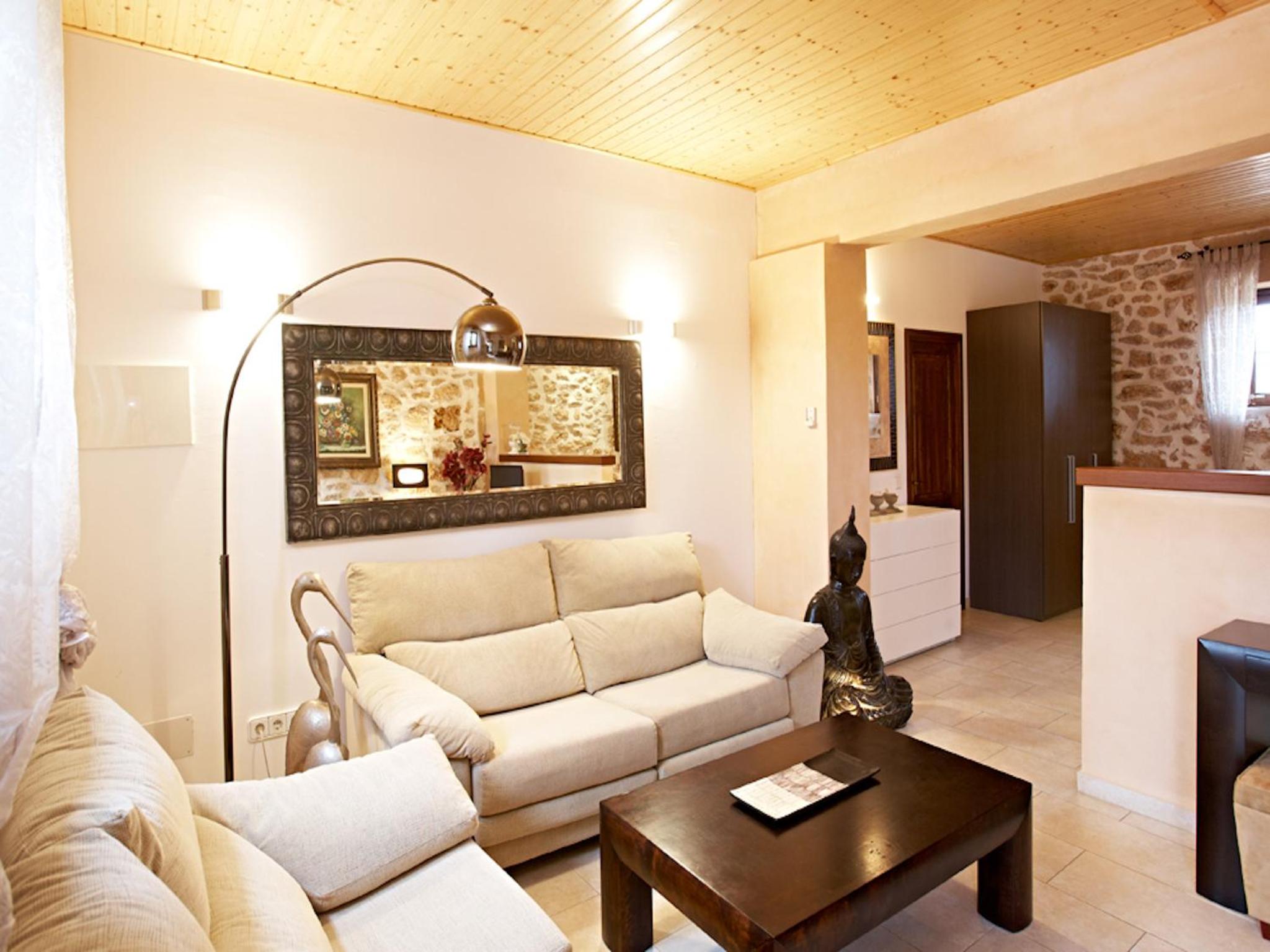 Junior Suite (3 Adults + 1 Child) - Photo 1