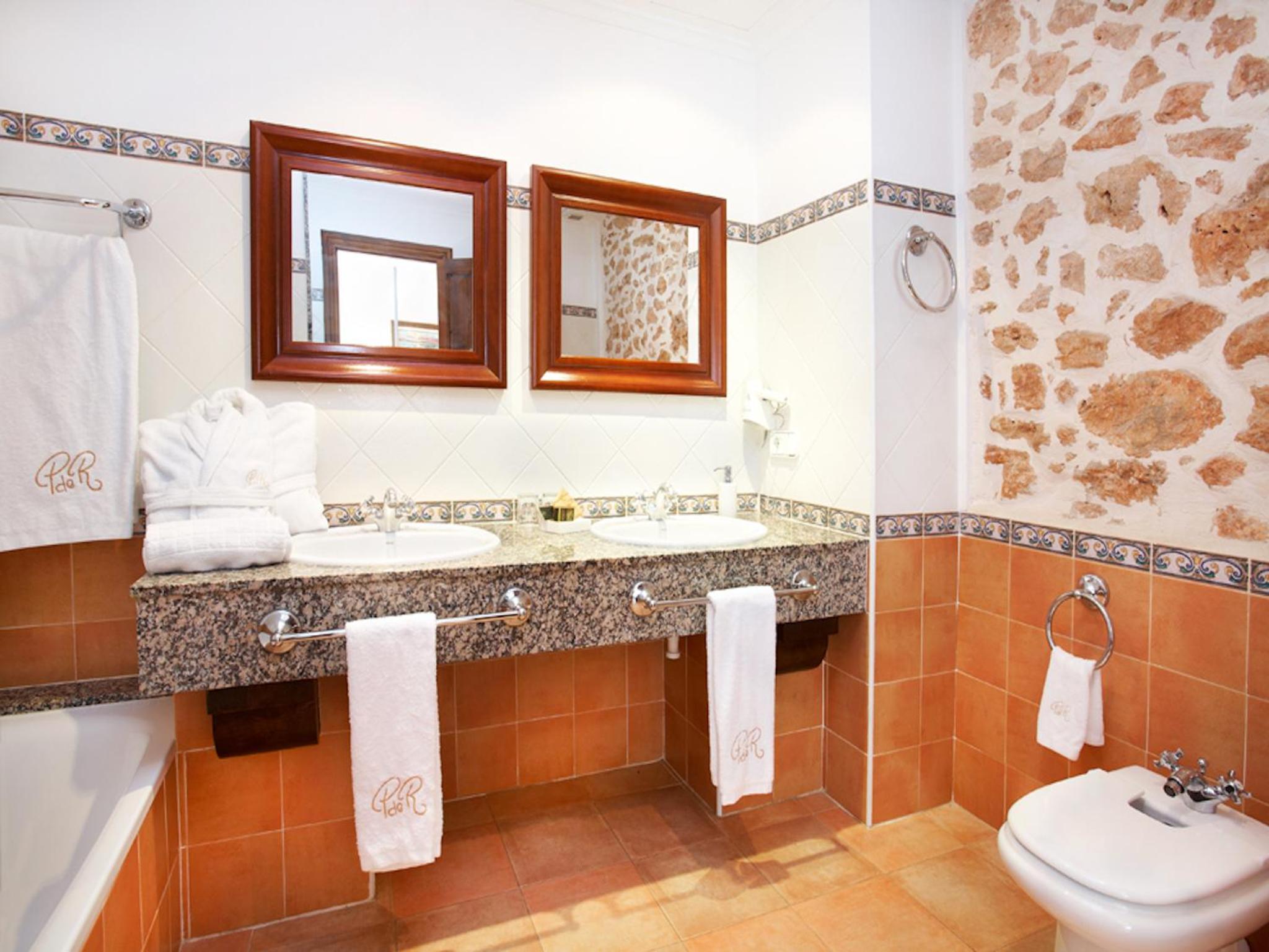 Junior Suite (3 Adults + 1 Child) - Photo 6