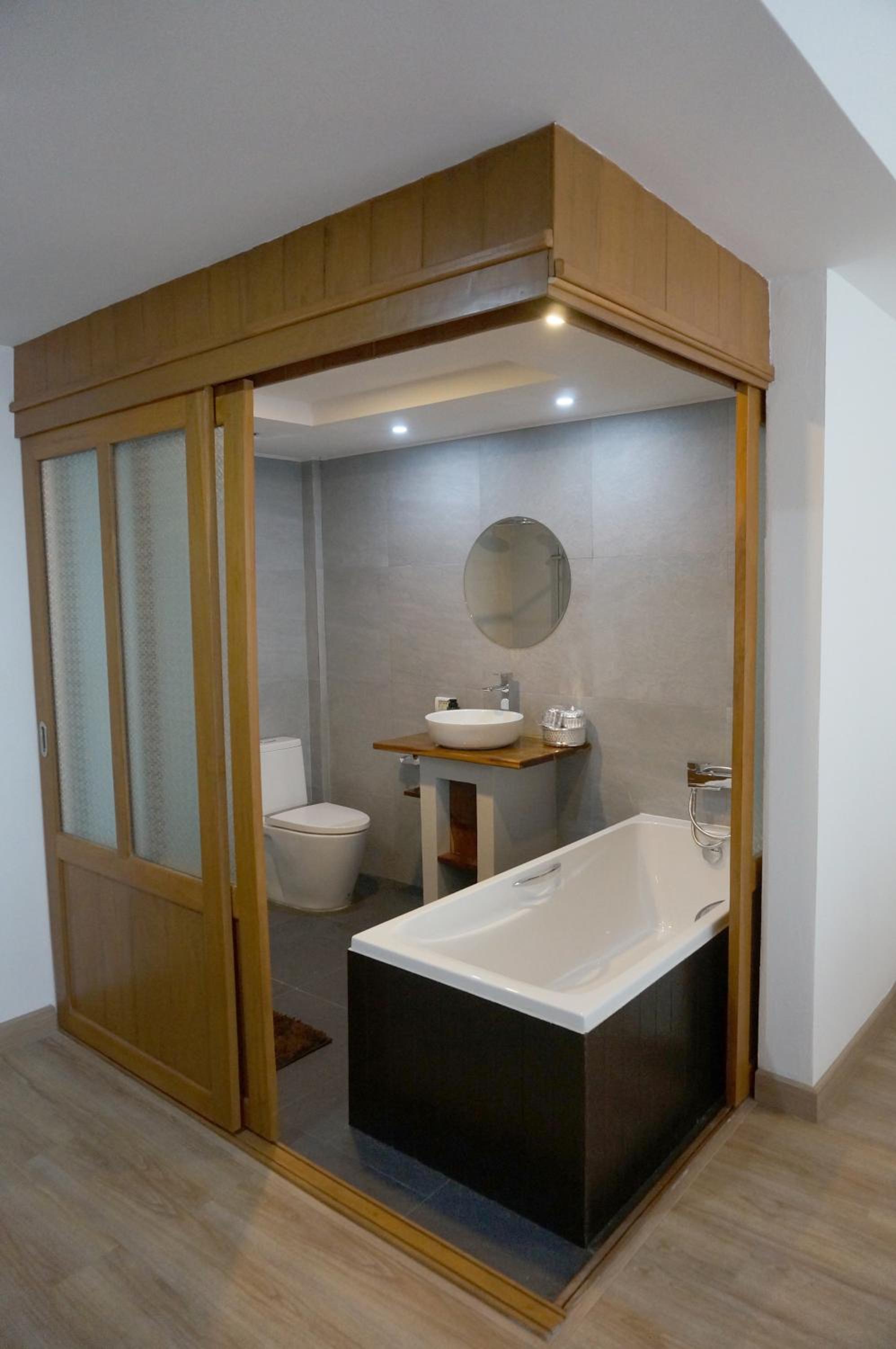Double Room with Balcony - Photo 14