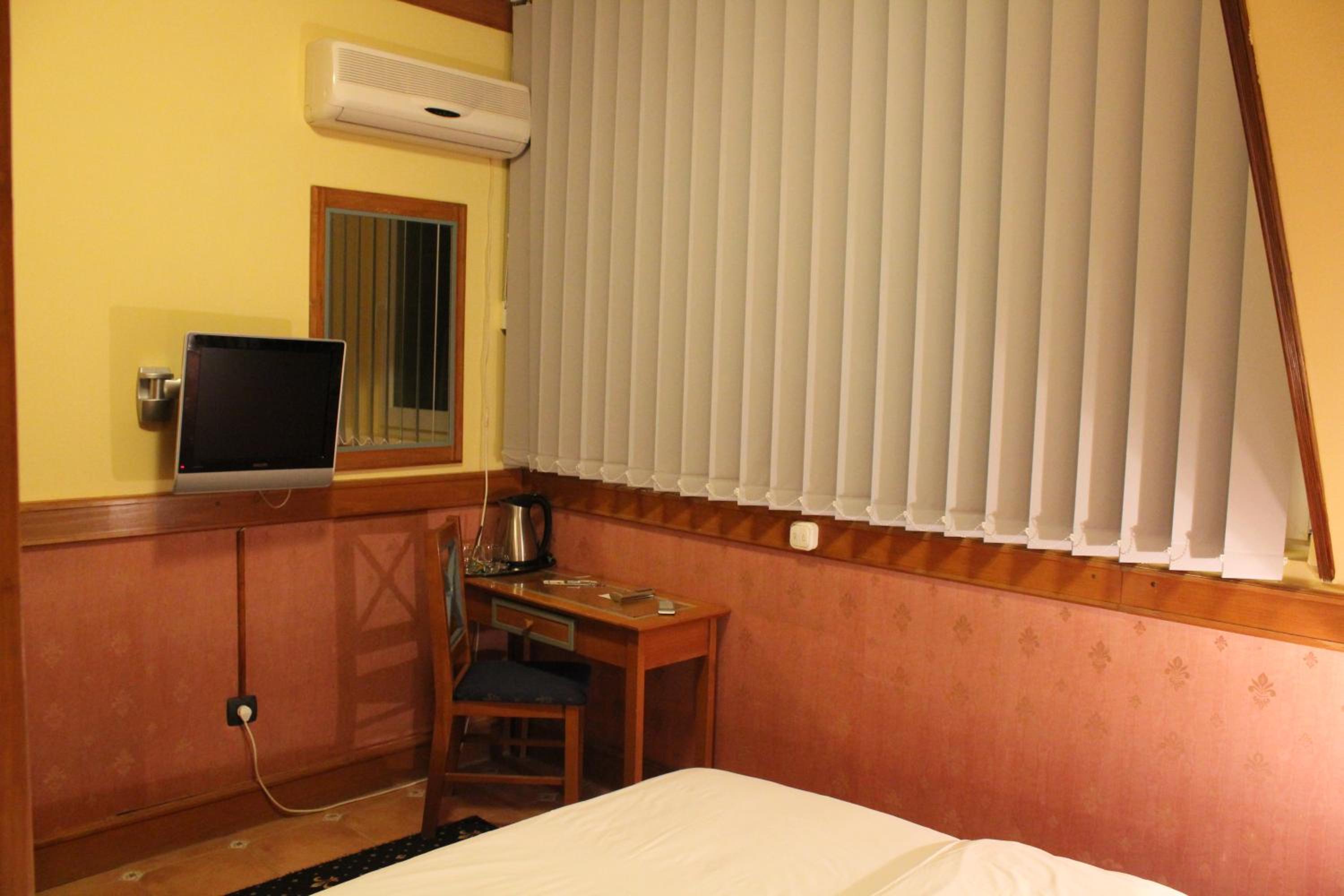 Economy Double Room - Photo 4