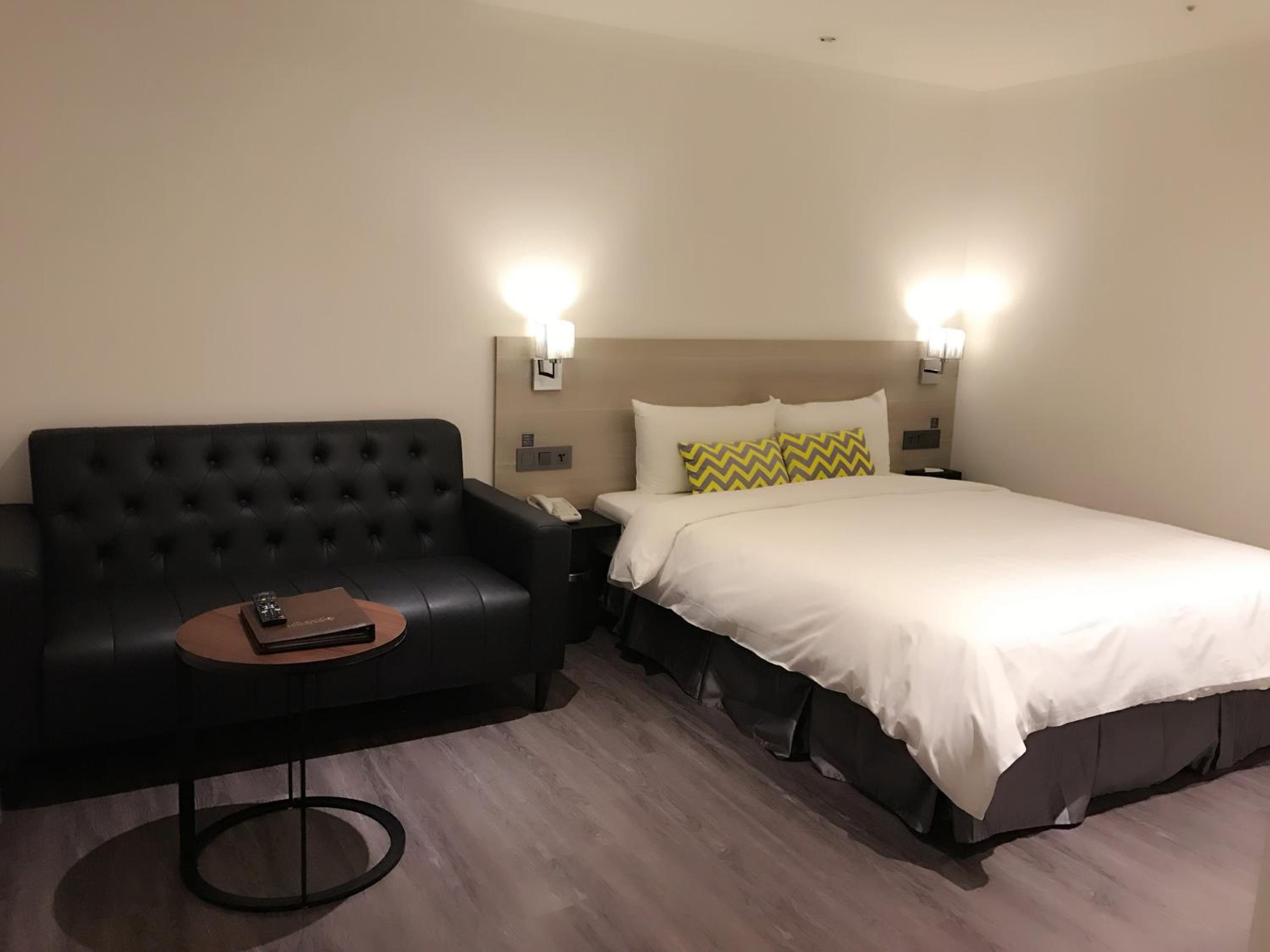 Exquisite Double Room - No Window photo 3
