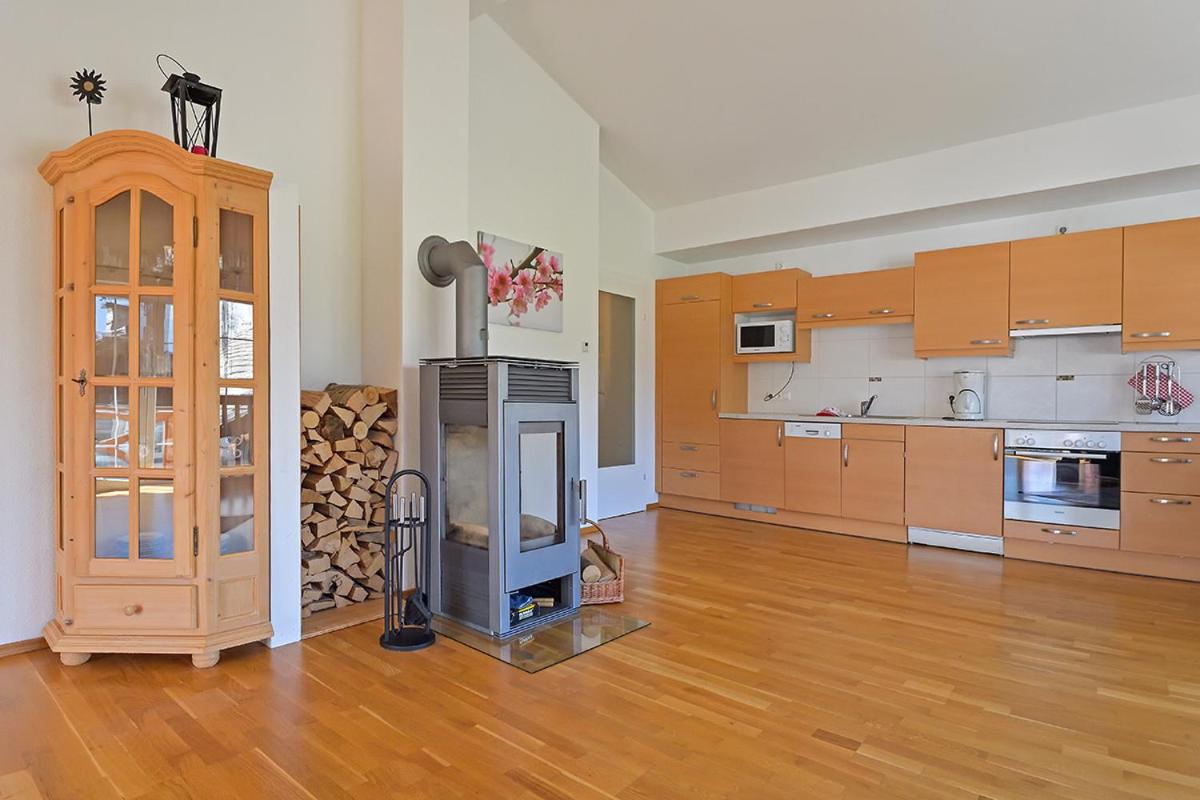 Apartment with Balcony photo 3
