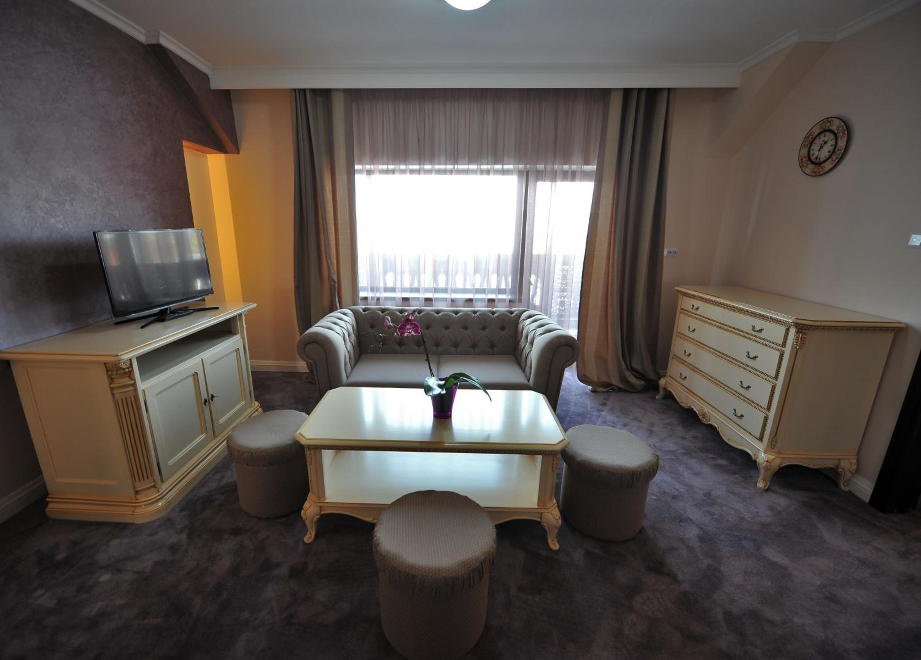Suite - Photo 5