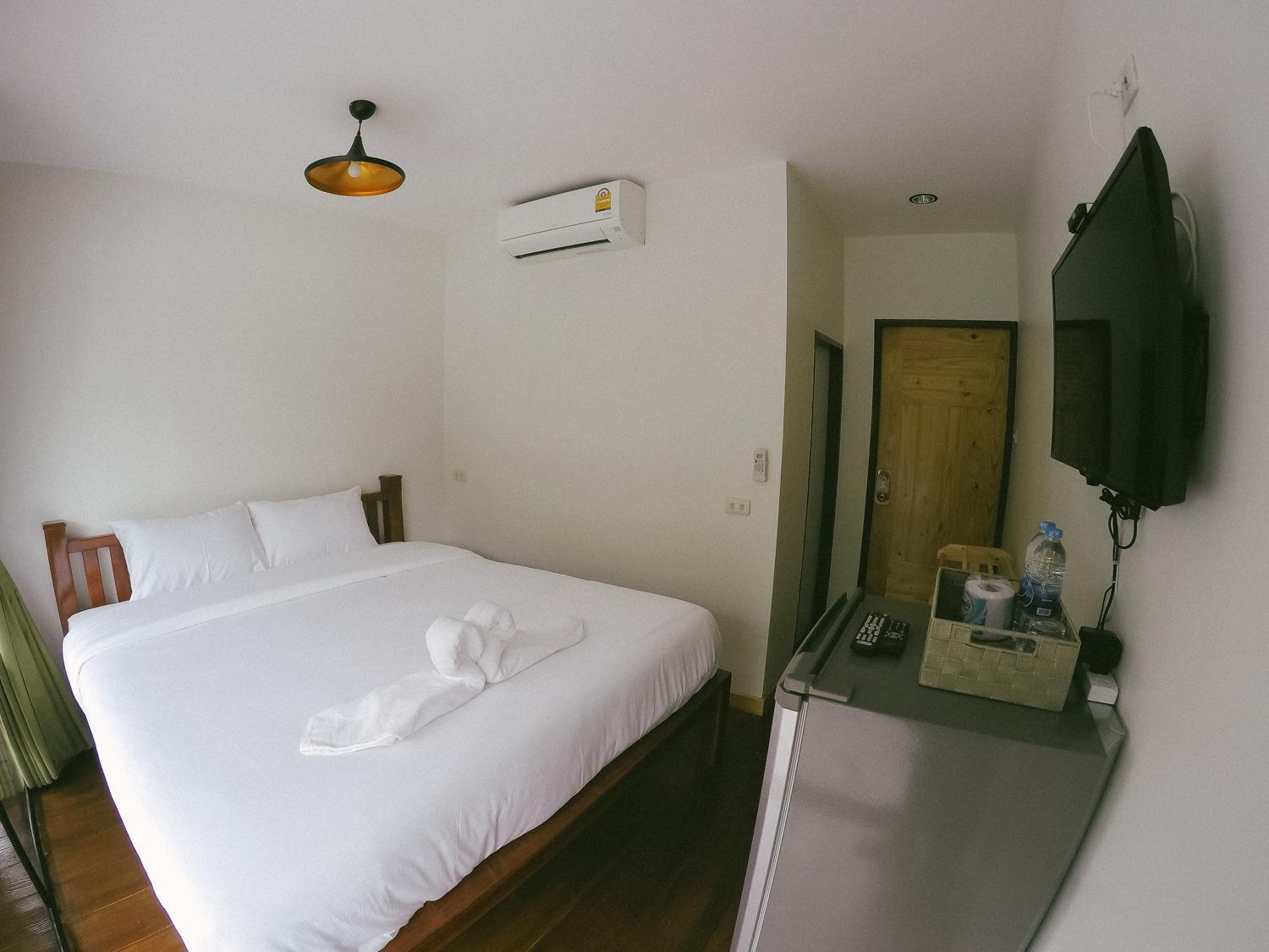 King Room with Lake View - Photo 1
