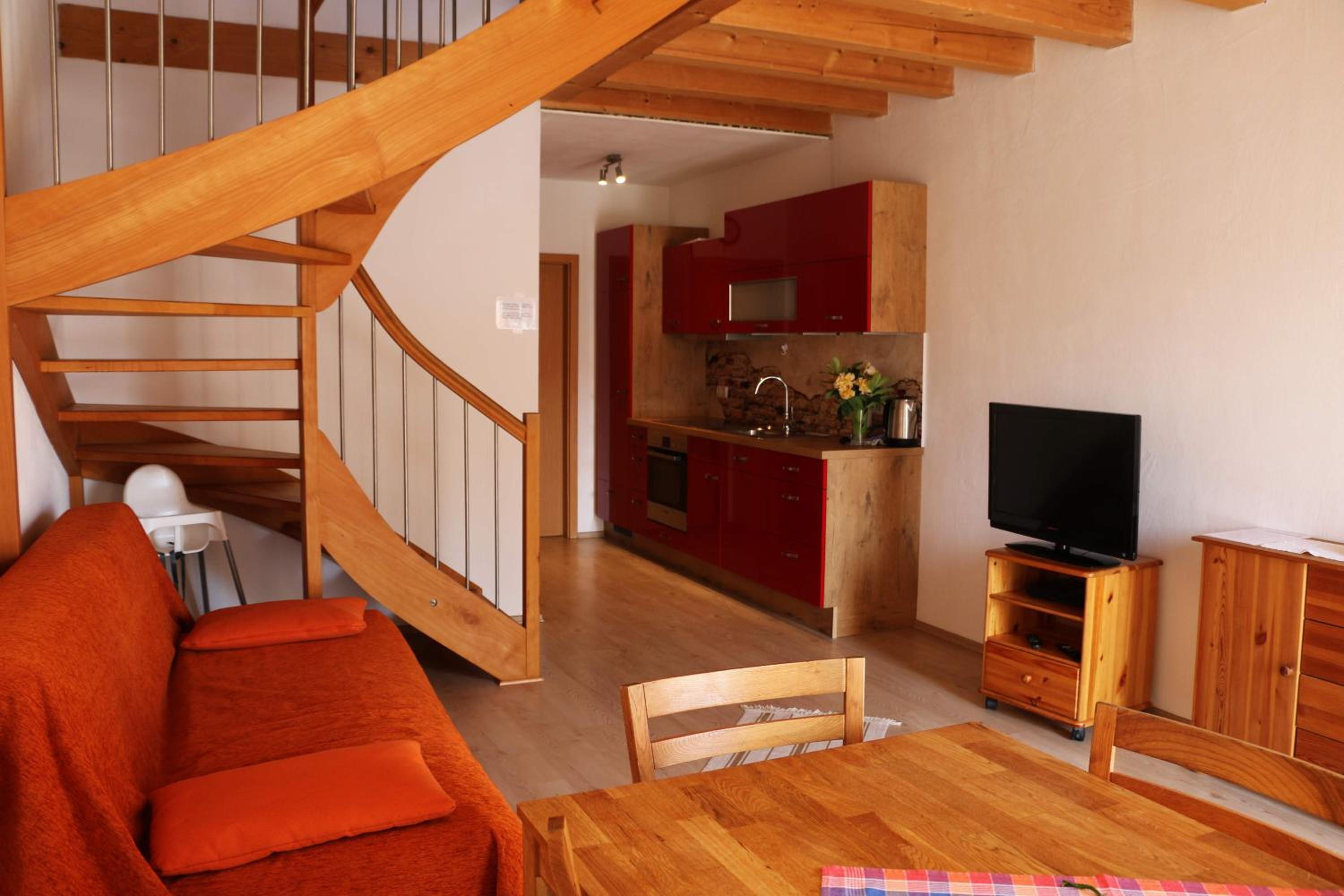 Apartment - Split Level - Photo 1