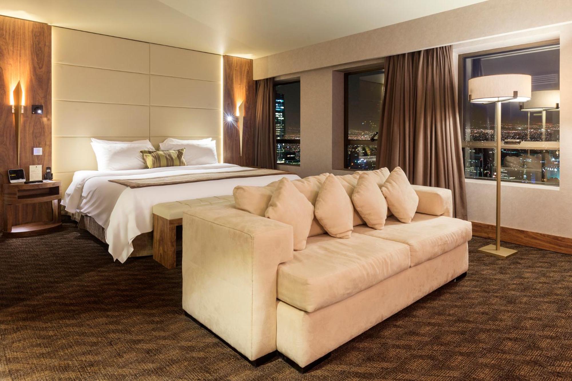 Deluxe King Room - Photo 1