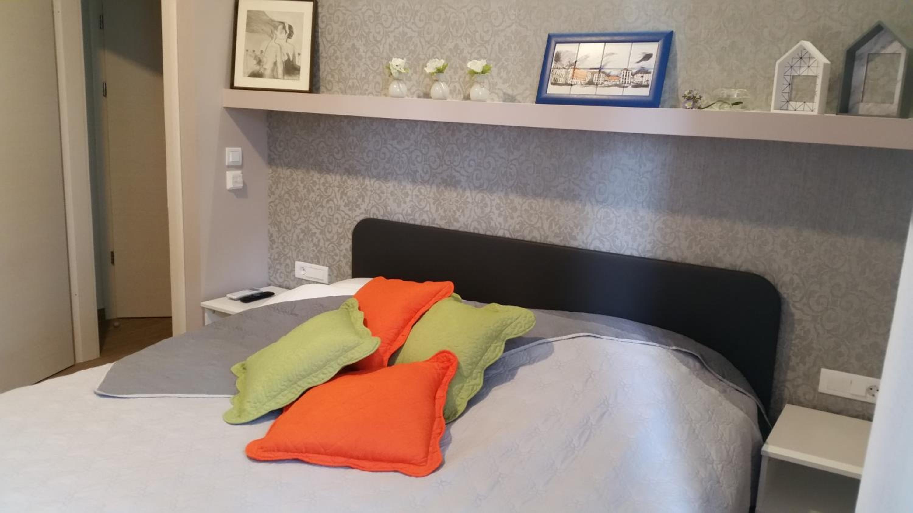 One-Bedroom Apartment - Photo 1