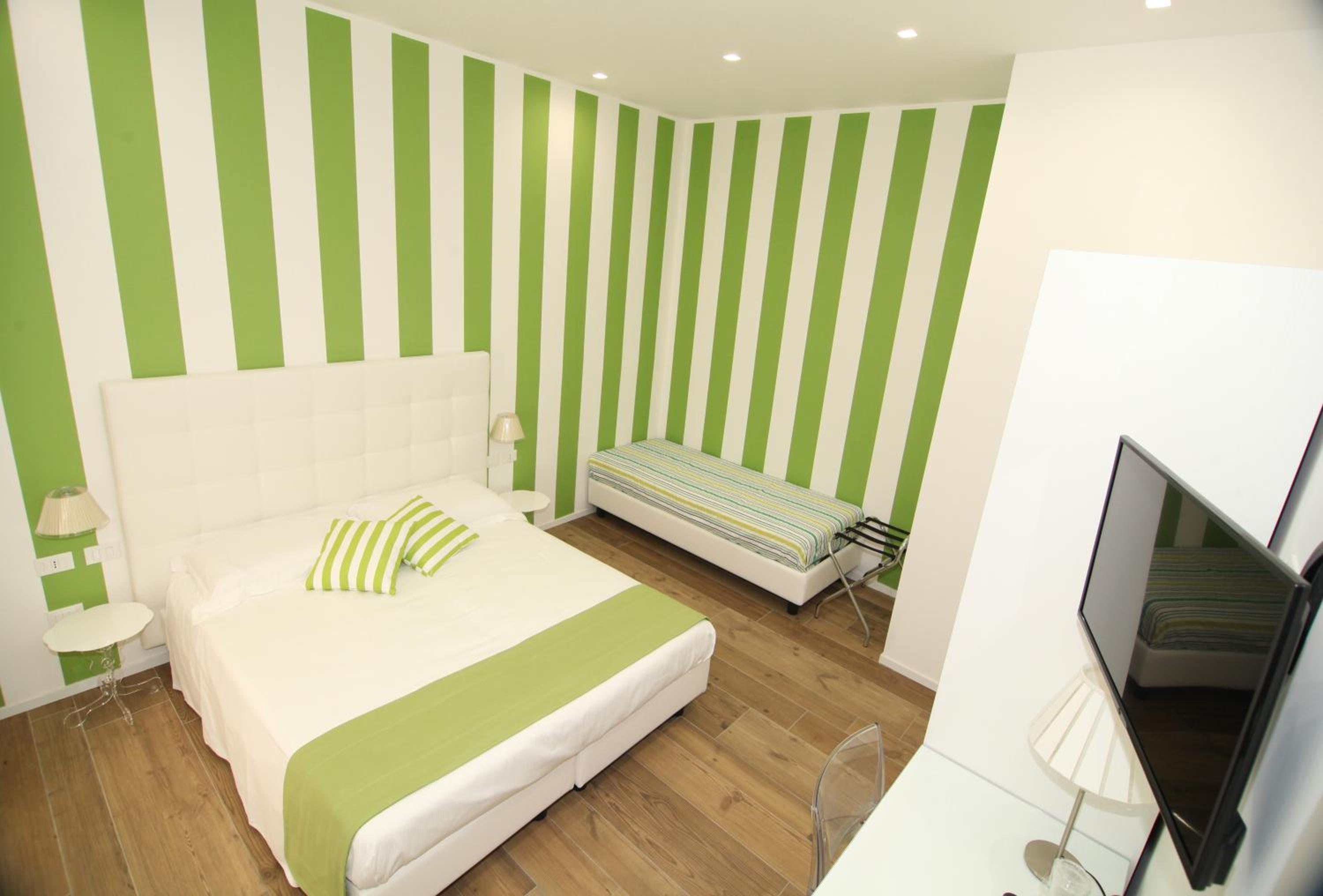 Superior Triple Room photo 2