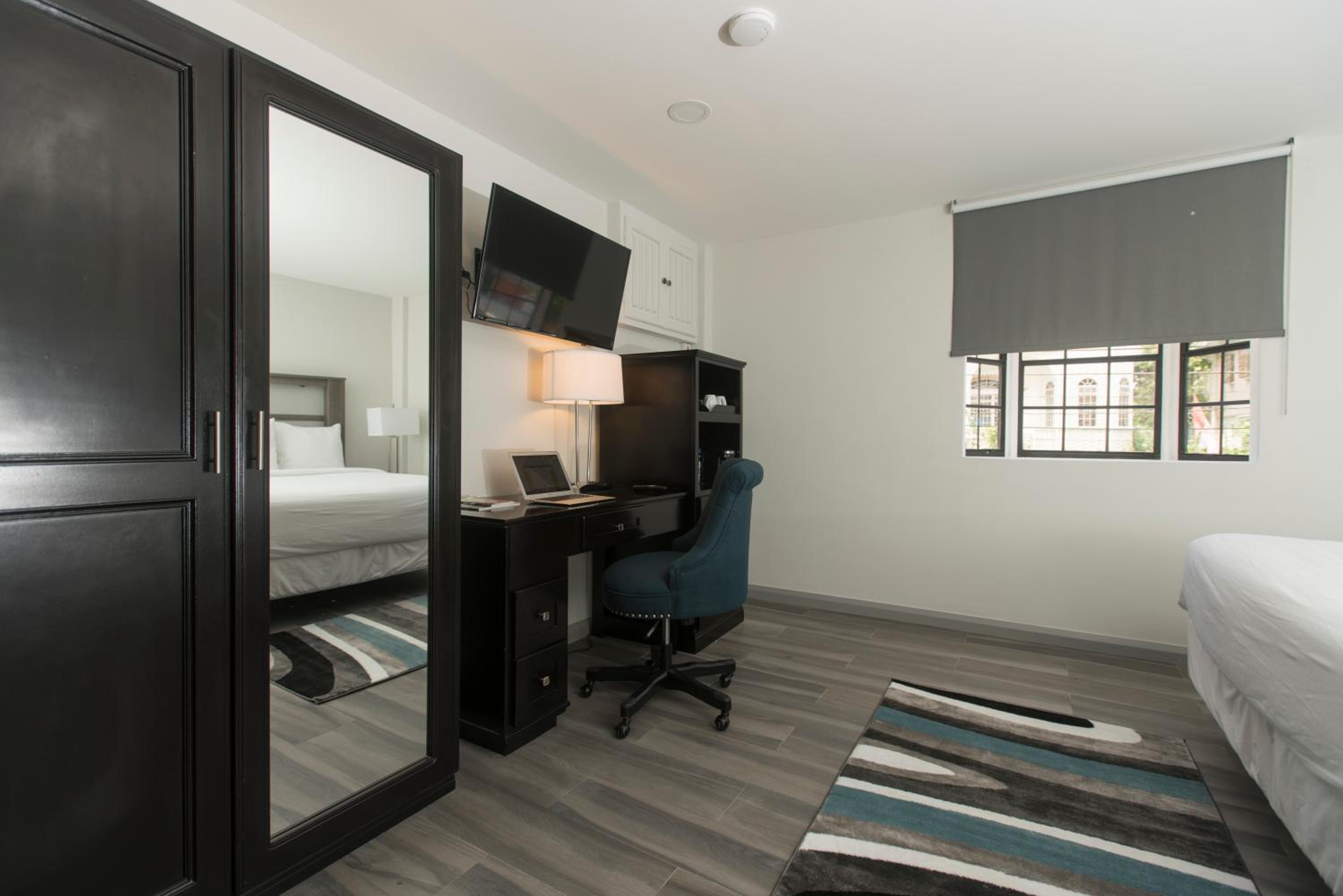 Deluxe King Room photo 2