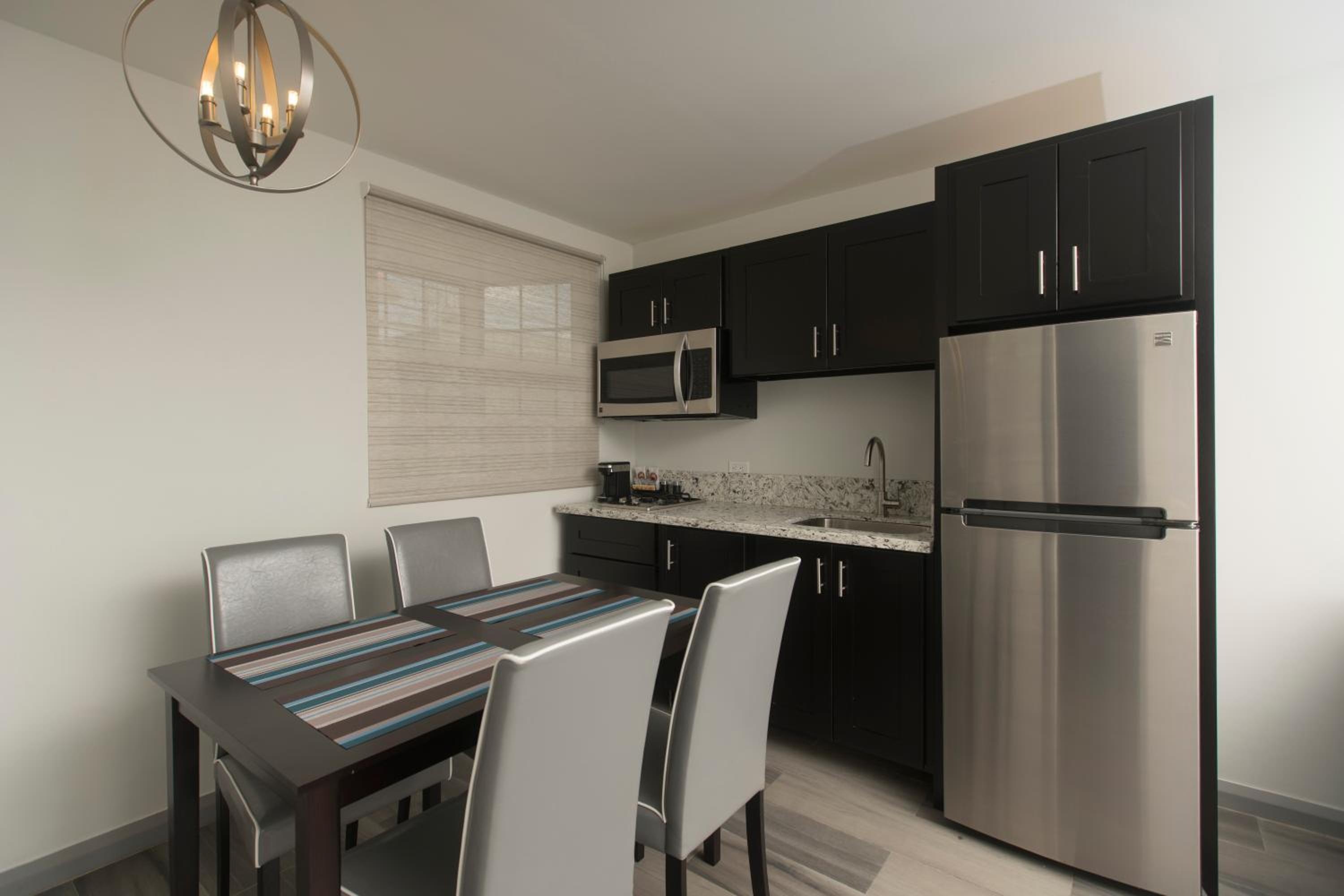 Deluxe Family Suite photo 2