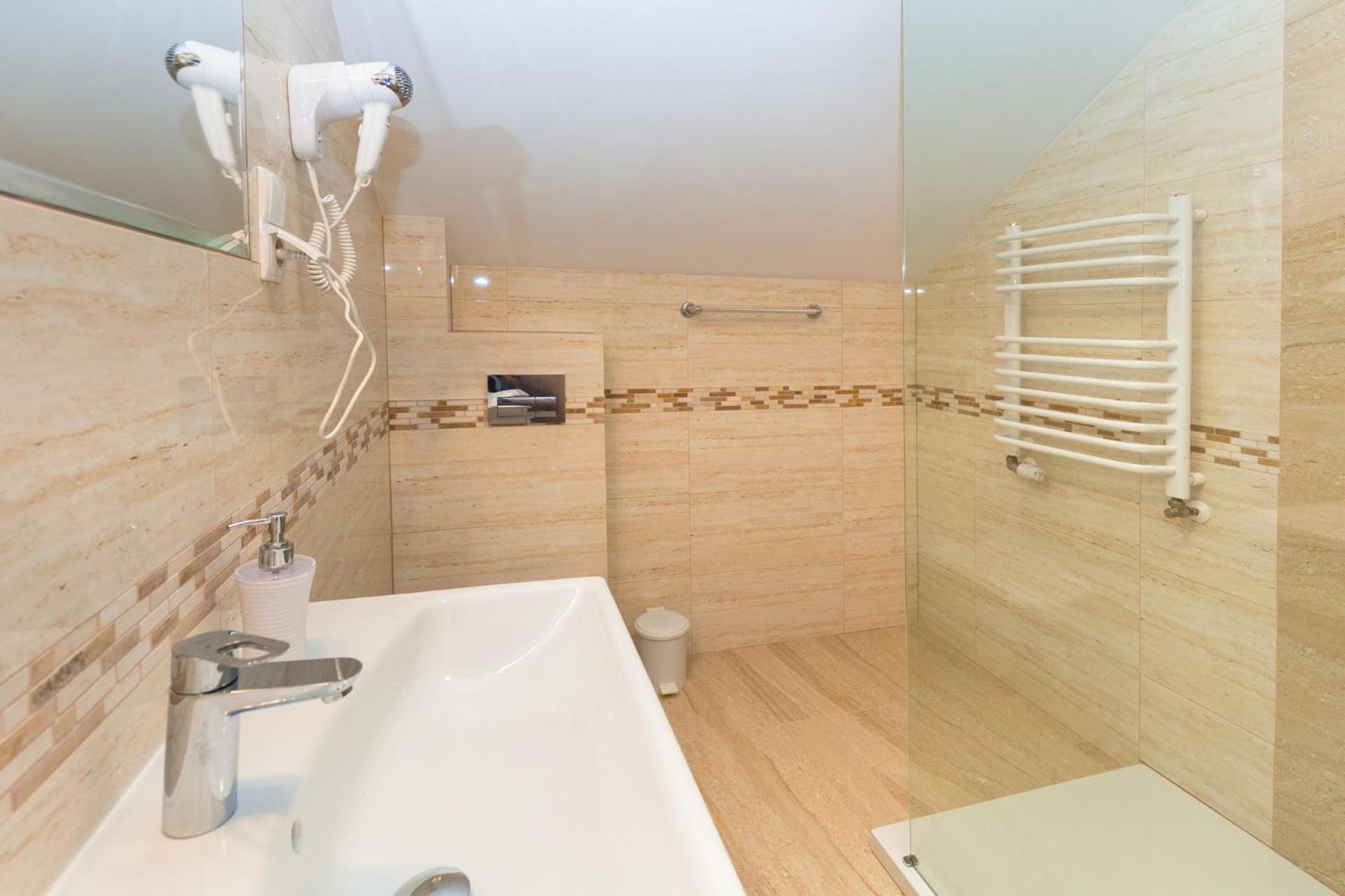 Standard Double Room - Photo 4