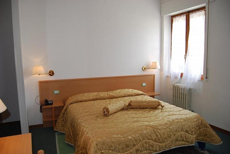 Standard Double Room with Balcony - Photo 3