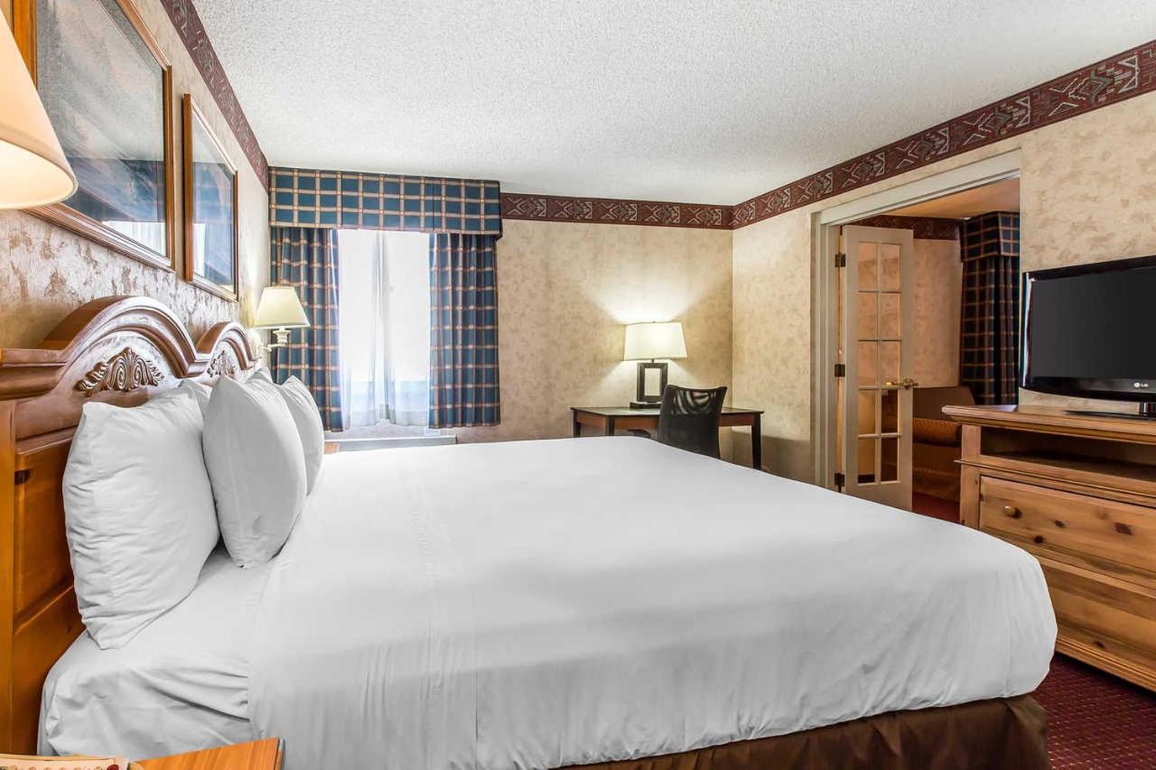 Double Suite with Two Double Beds - Non-Smoking - Photo 1