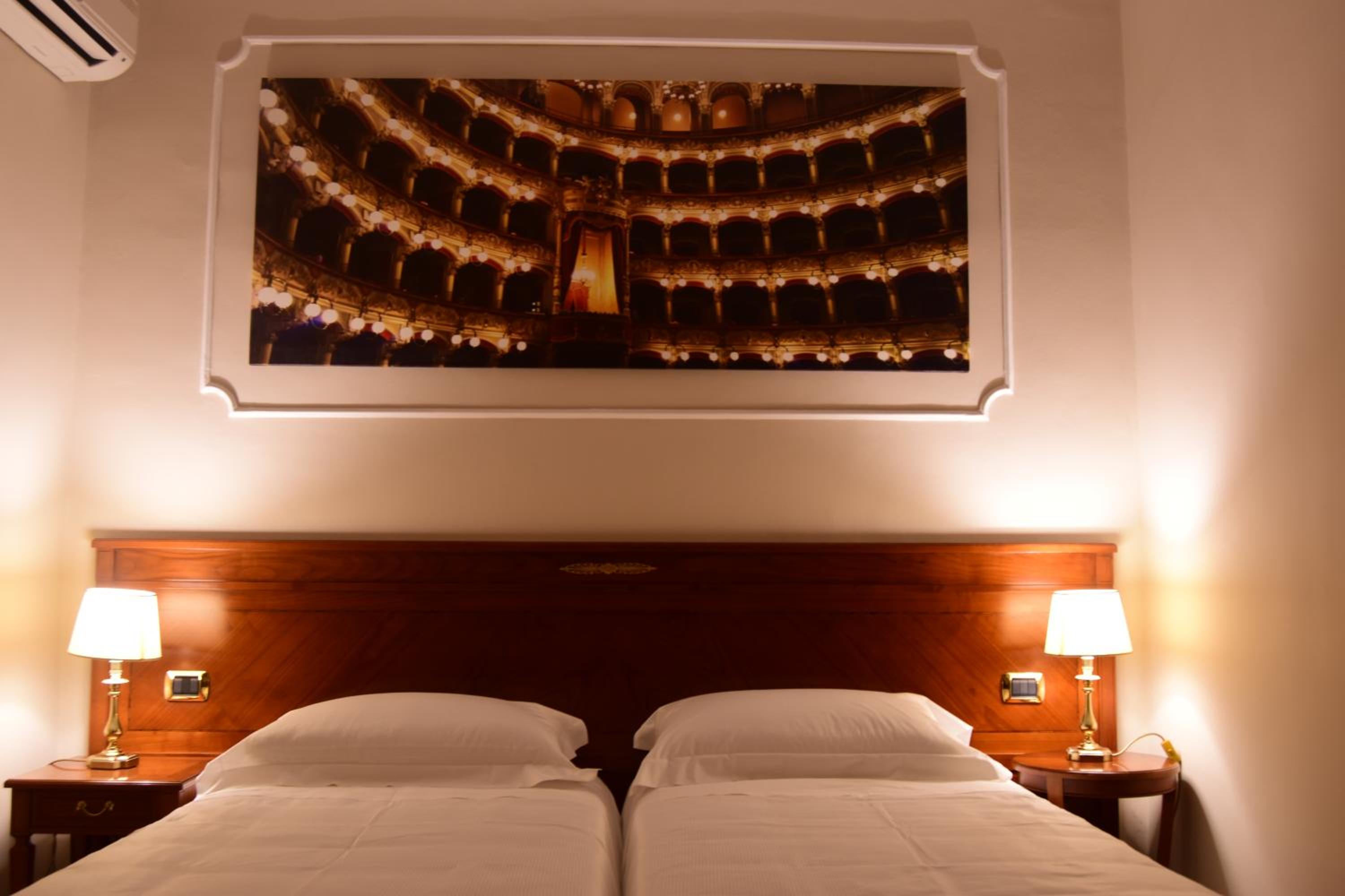 Superior Double or Twin Room with Balcony - Photo 4