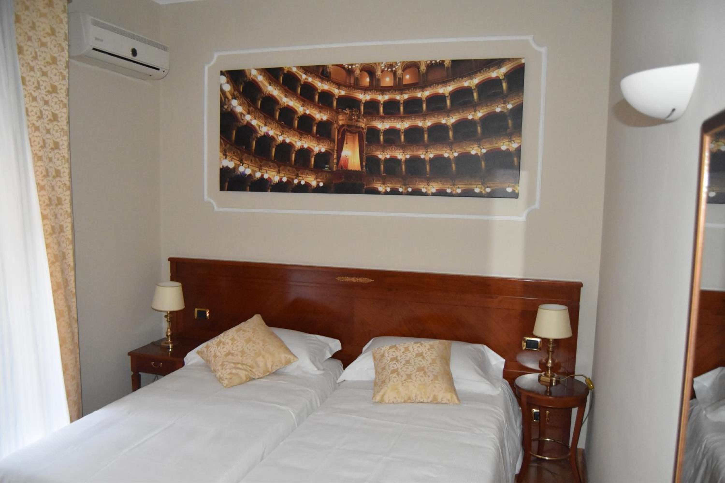 Superior Double or Twin Room with Balcony - Photo 3