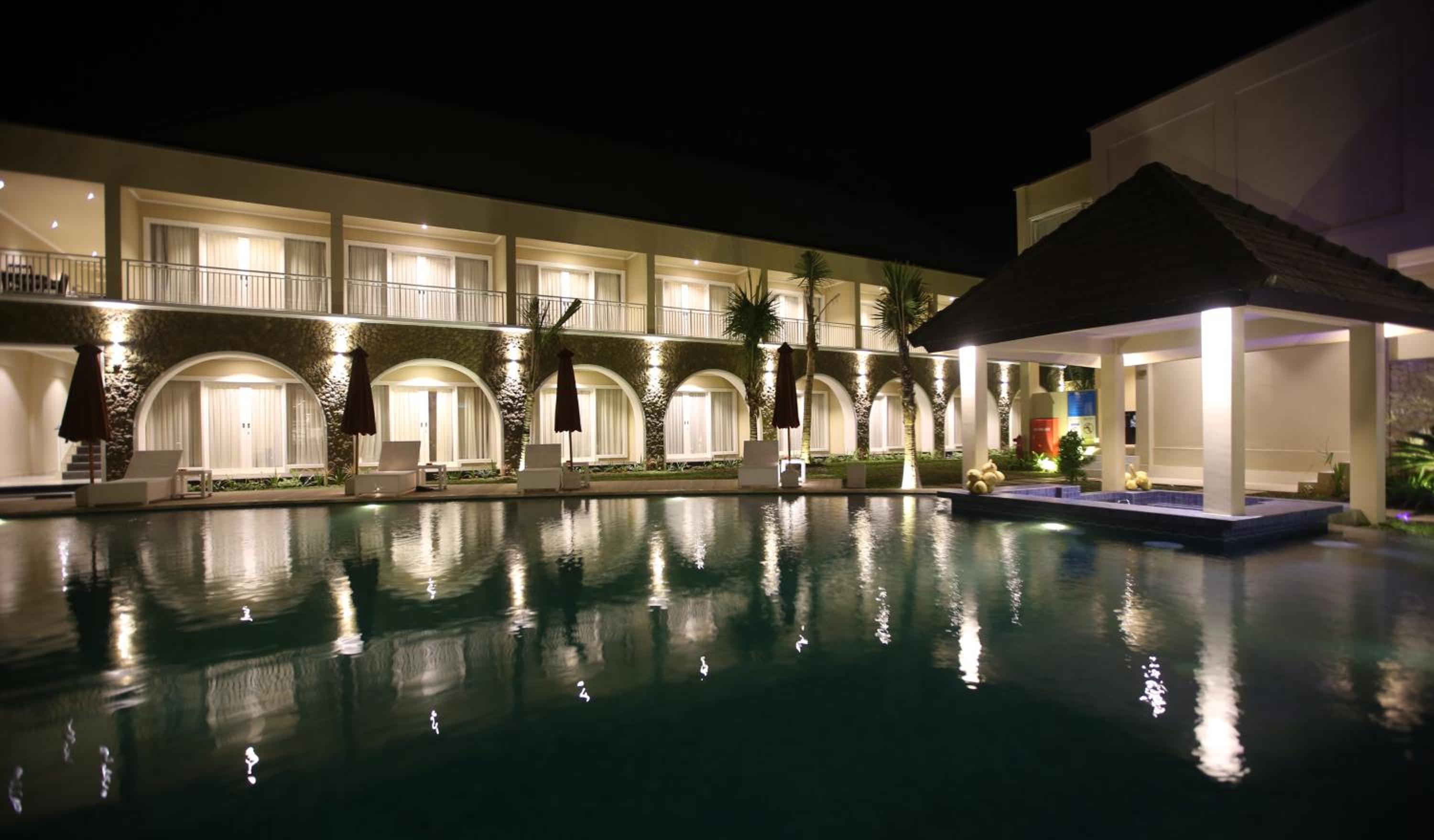 Double Room with Garden & Pool View photo 2