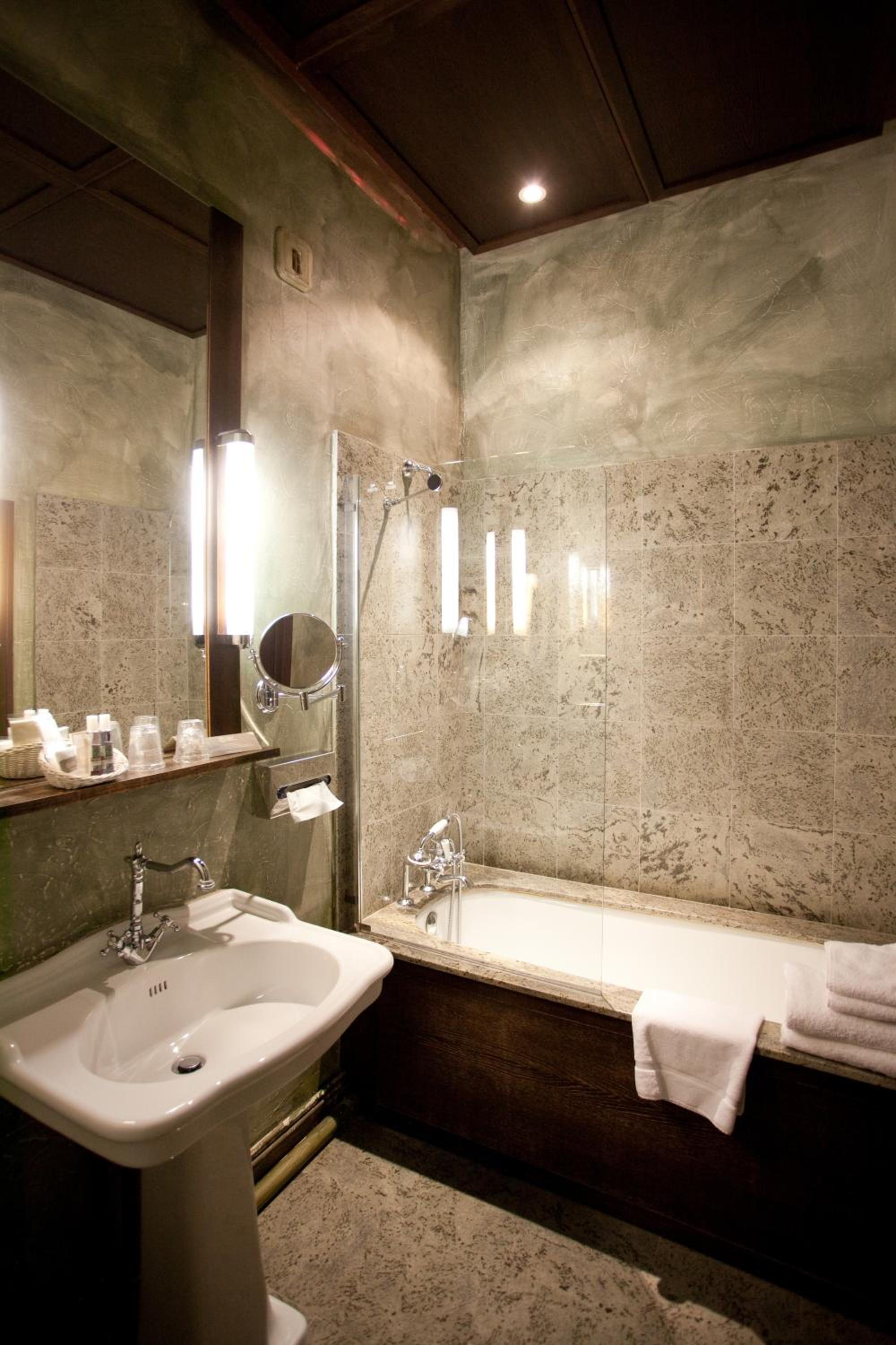 Double or Twin Room with Garden View - Photo 3