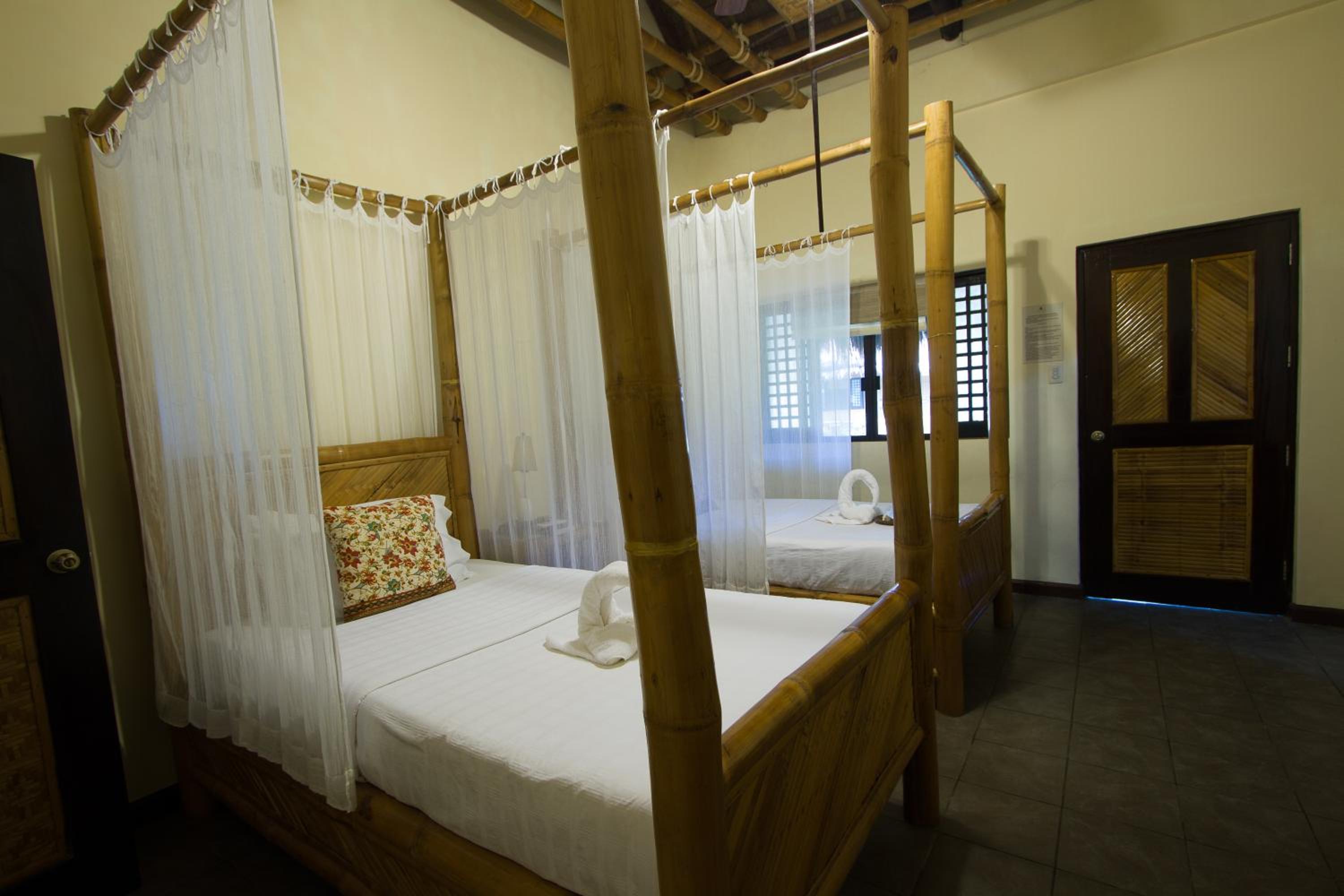 Standard Room with Small Terrace and Garden View photo 3